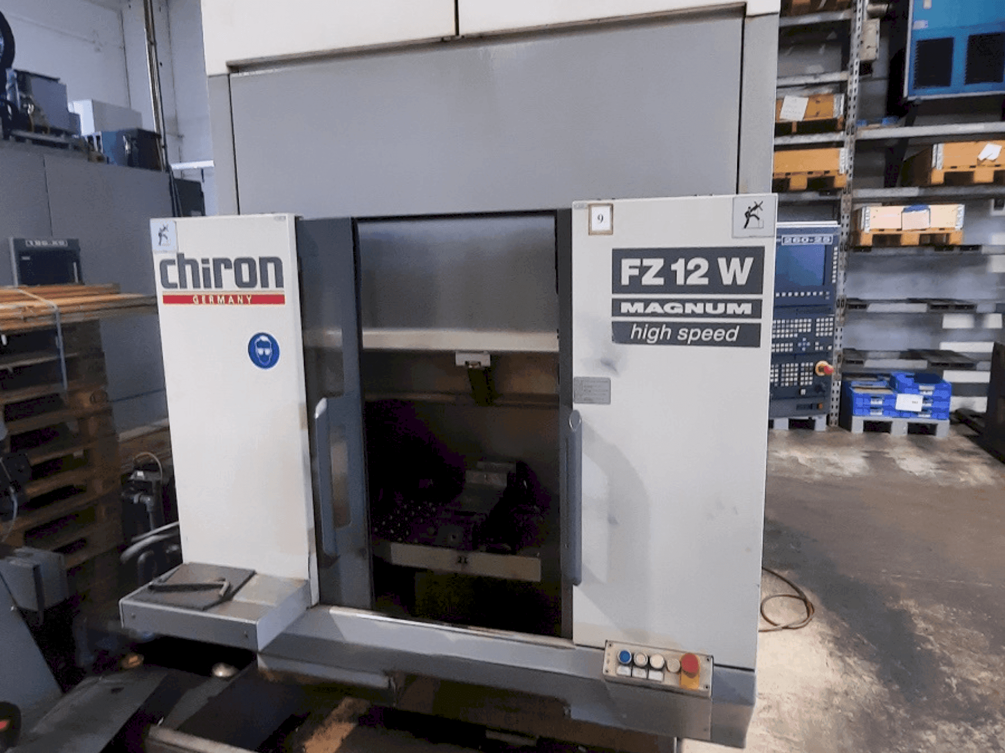 CHIRON FZ 12 W-maskinen framifrån