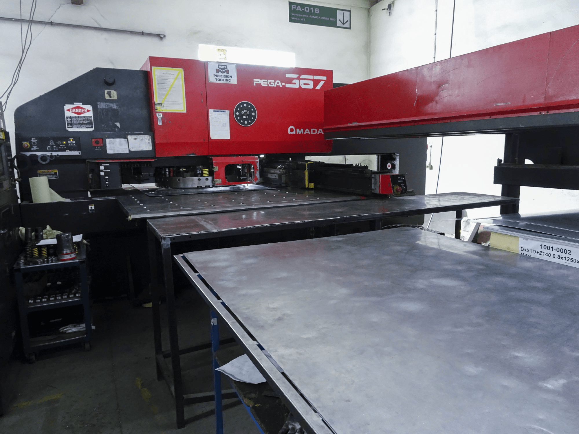 AMADA-maskinen sedd från vänsterPEGA 367