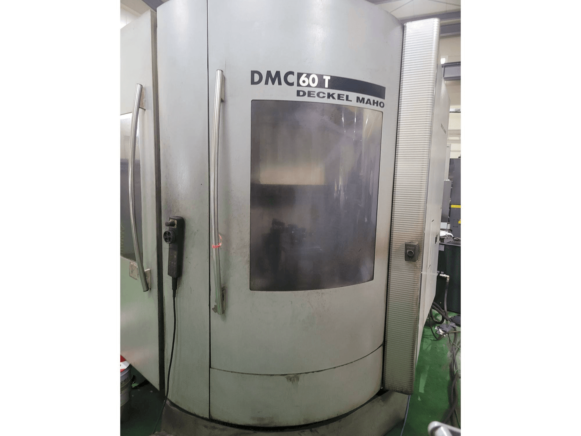 DECKEL MAHO DMC 60 T-maskinen framifrån