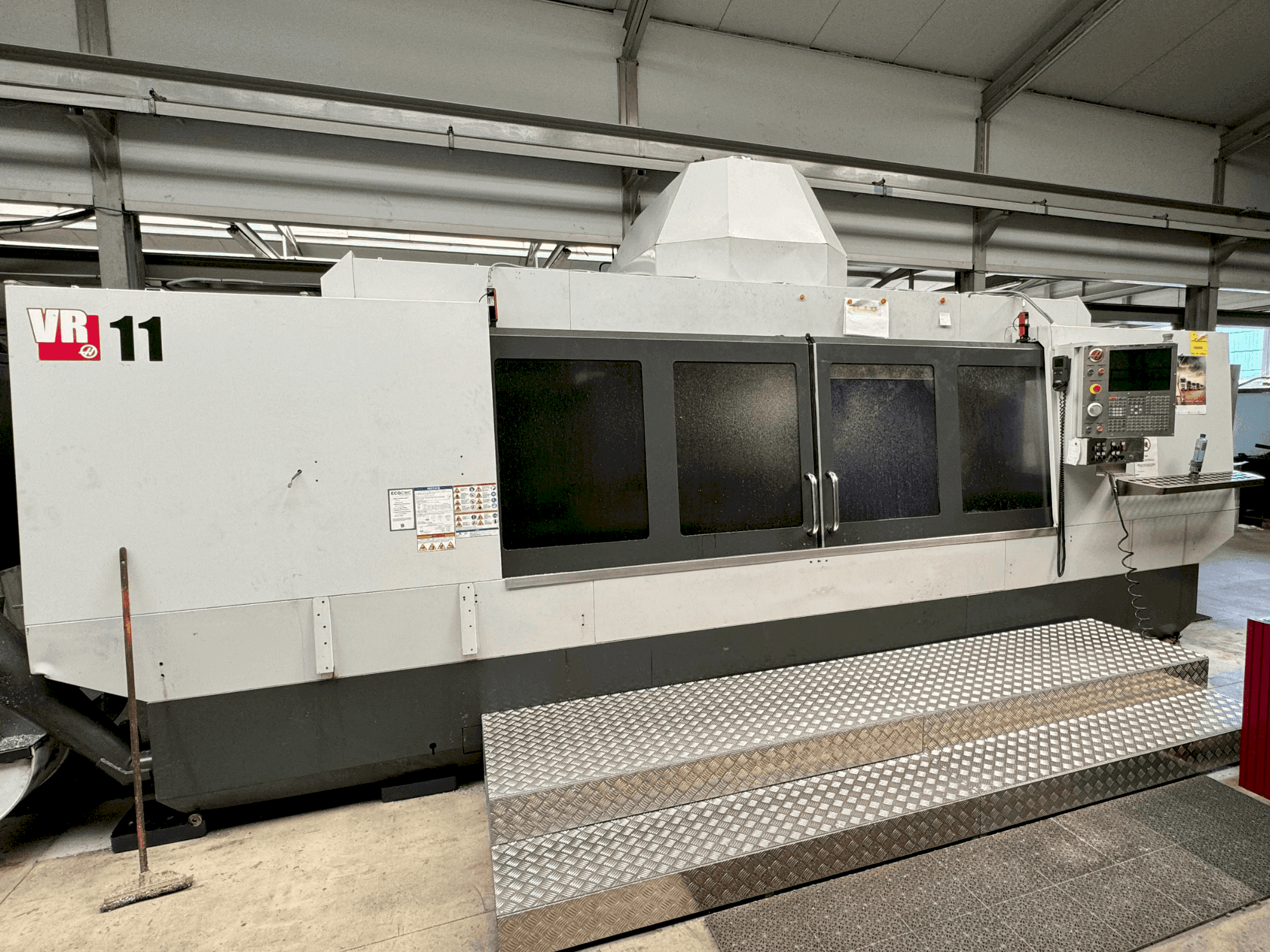 HAAS VR-11-maskinen framifrån