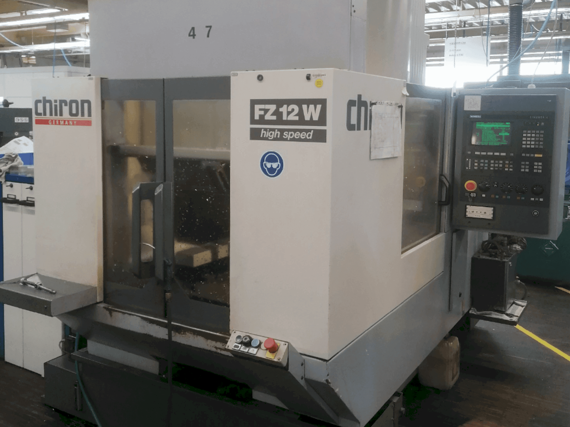 CHIRON FZ 12 W-maskinen framifrån