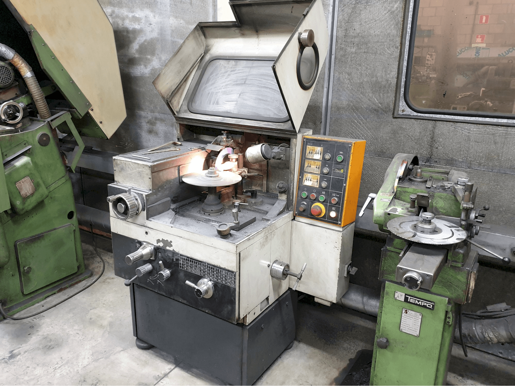 Loroch-maskinen sedd från högerK400