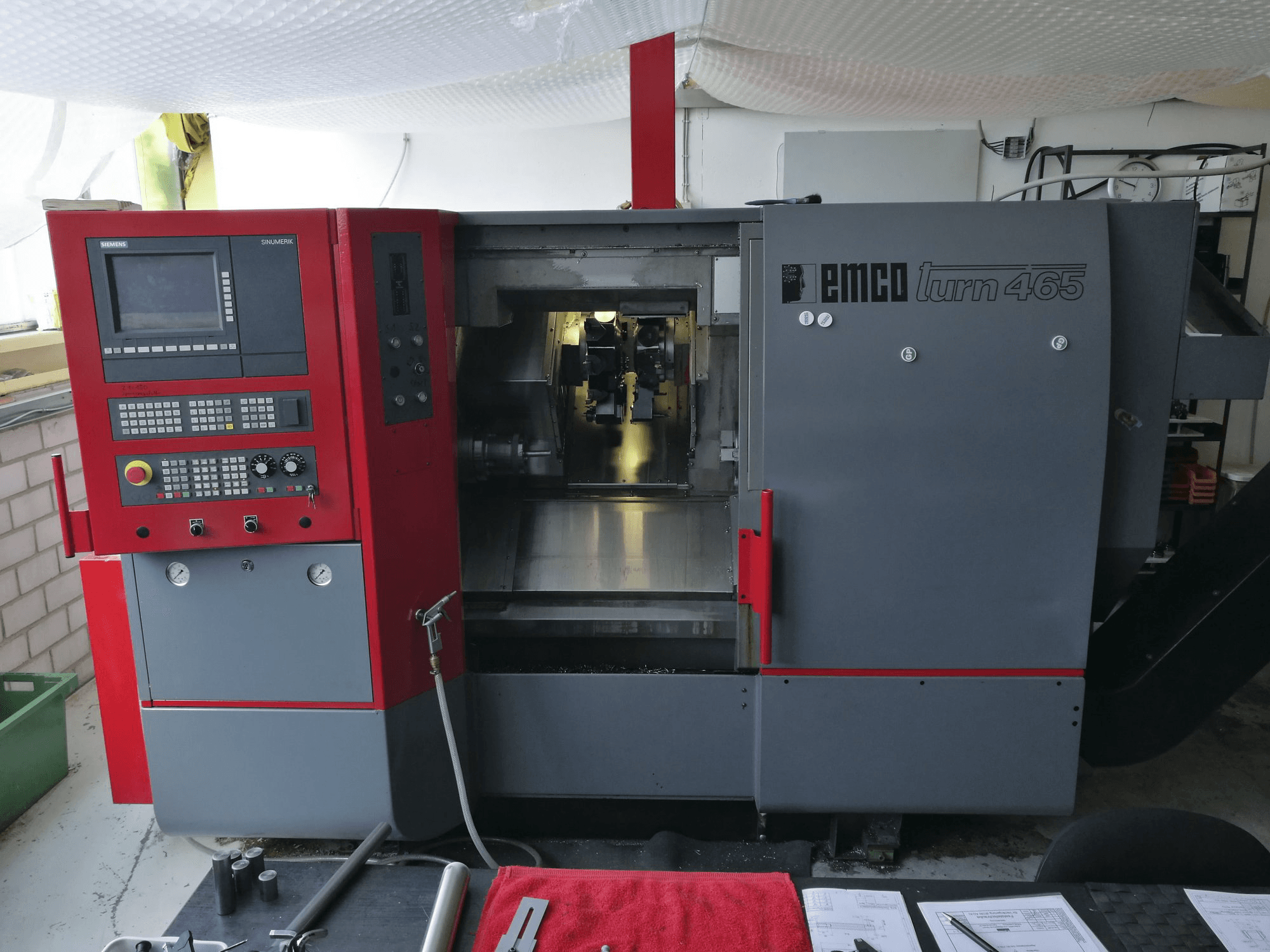 EMCO-maskinen framifrånEMCOTURN 465 DS