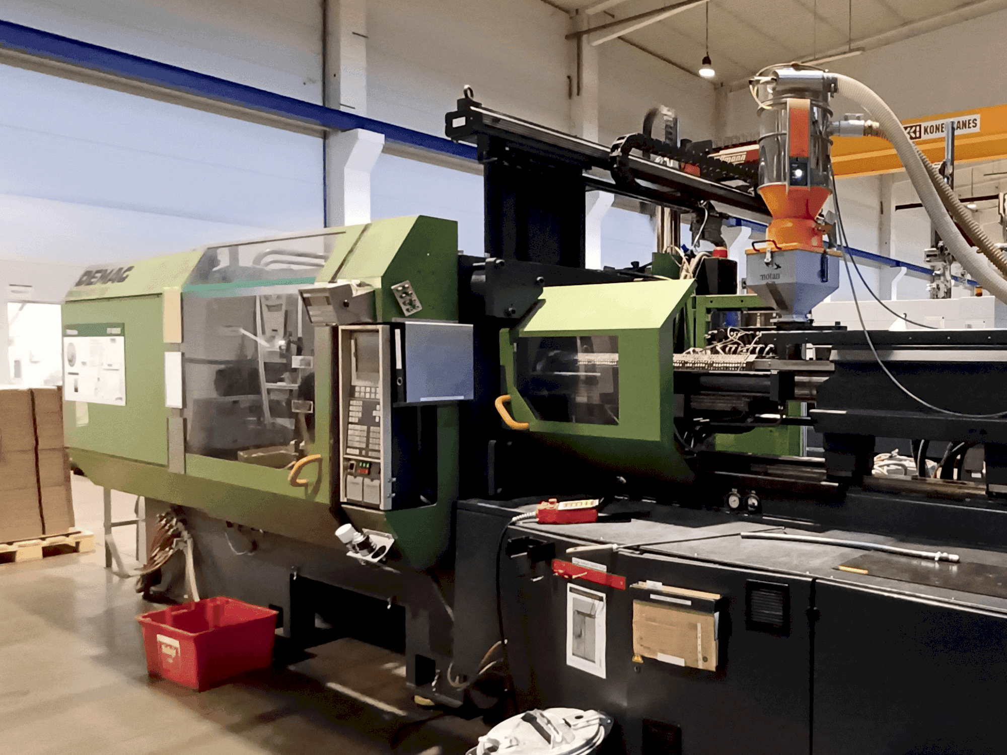 DEMAG ERGOTECH 4200-2300-maskinen framifrån