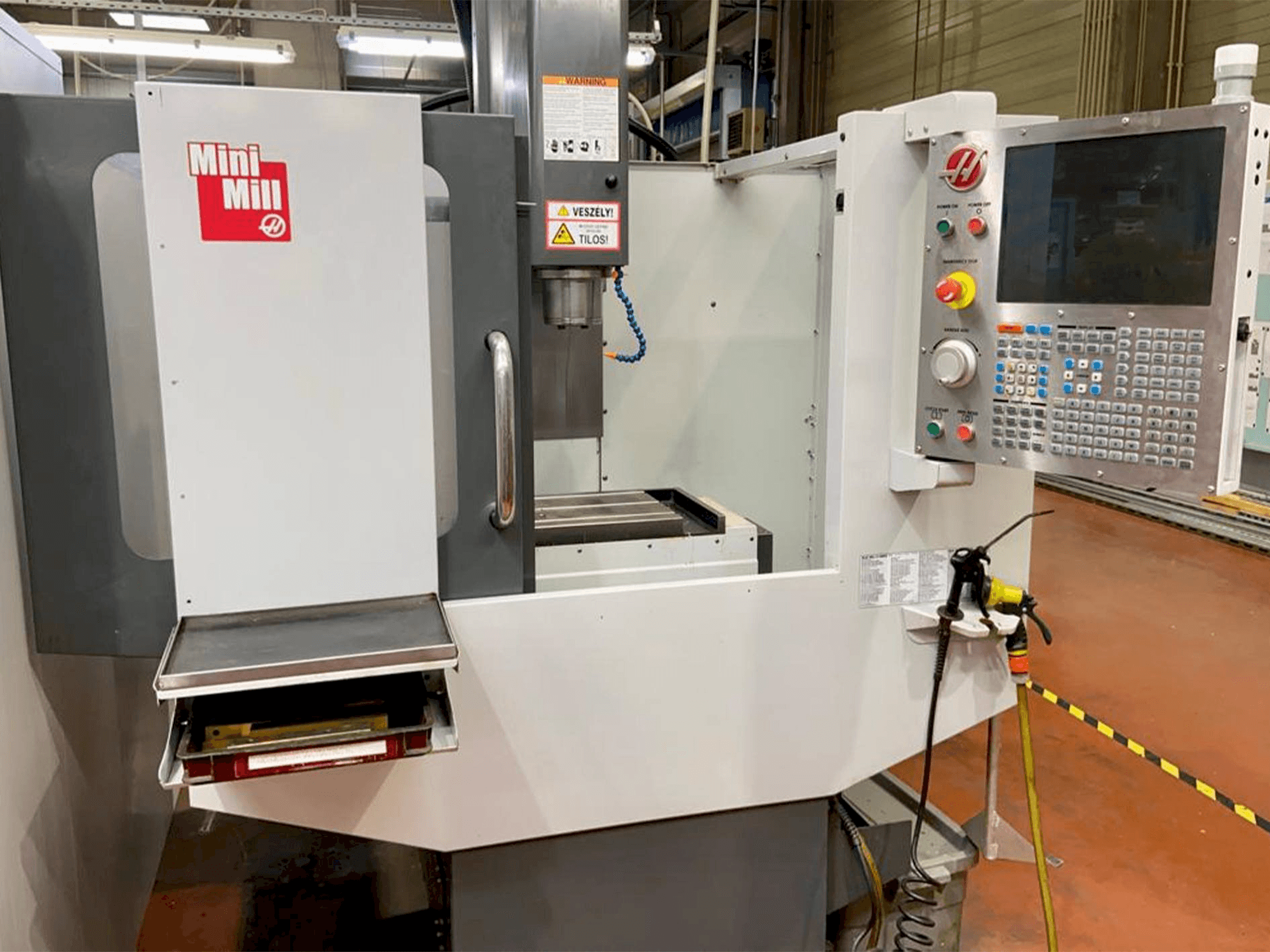 HAAS MINIMILL-maskinen framifrån