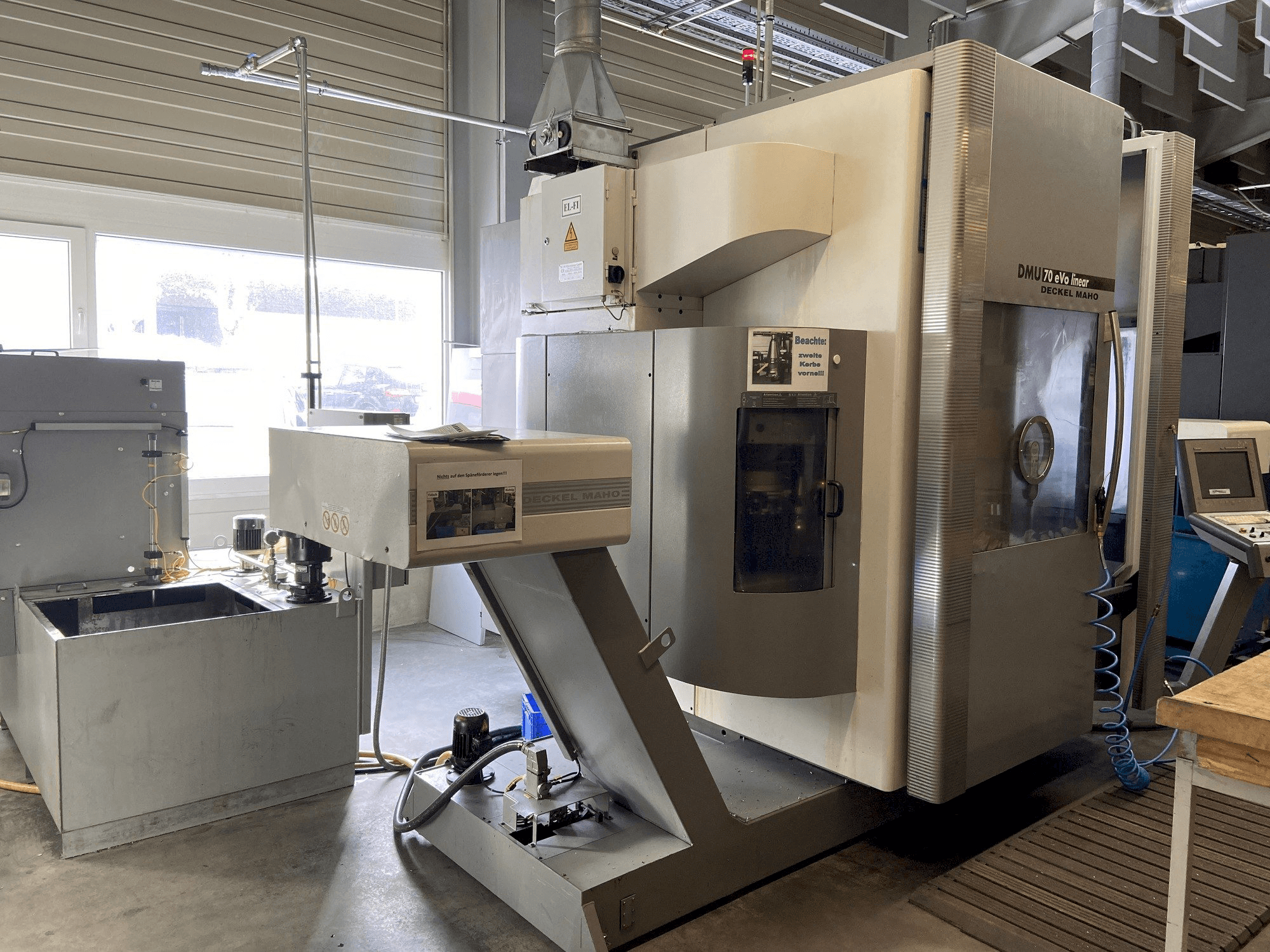 DECKEL MAHO DMU 70 eVo linear-maskinen framifrån