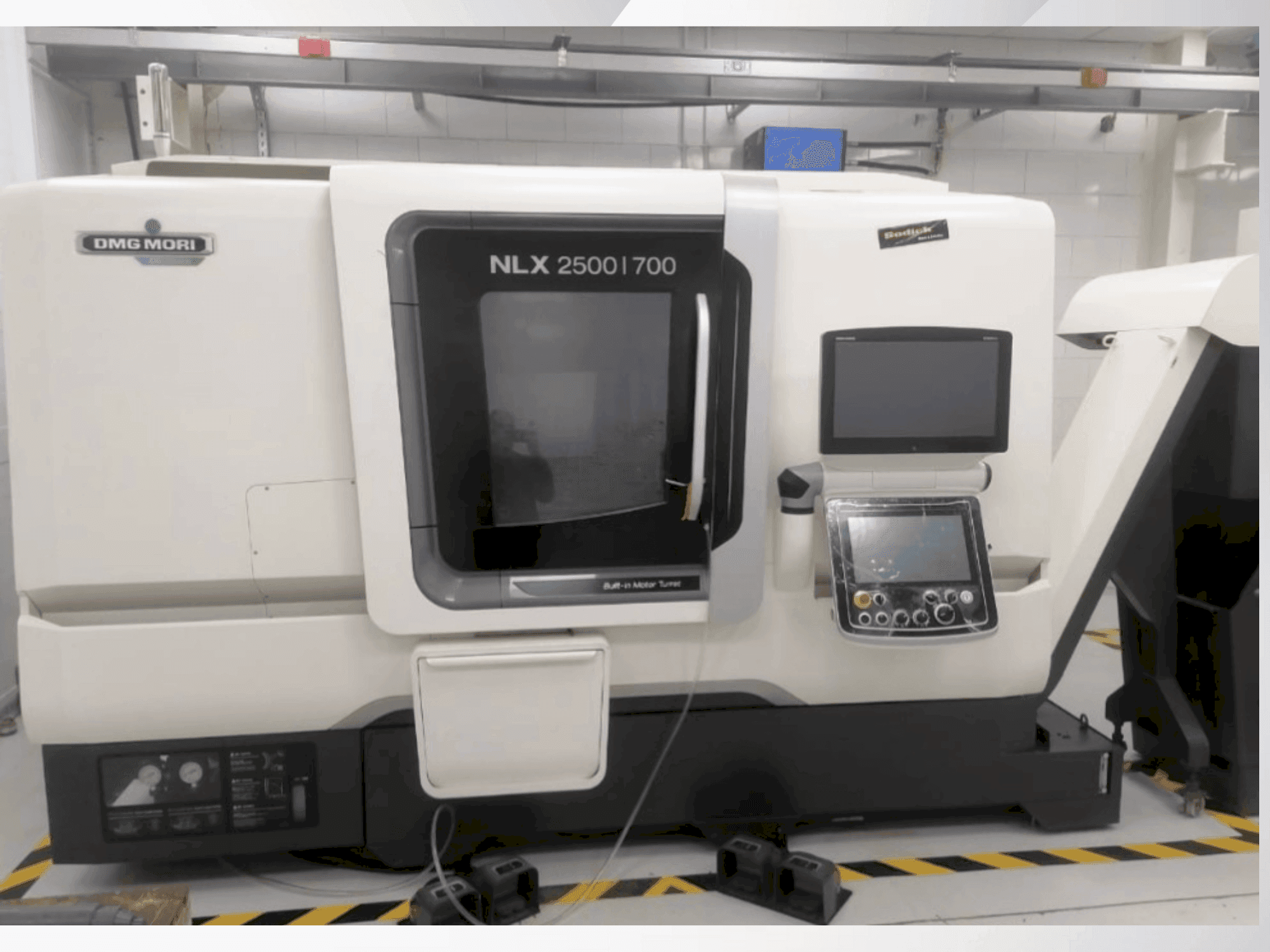 DMG MORI NLX 2500/700-maskinen framifrån