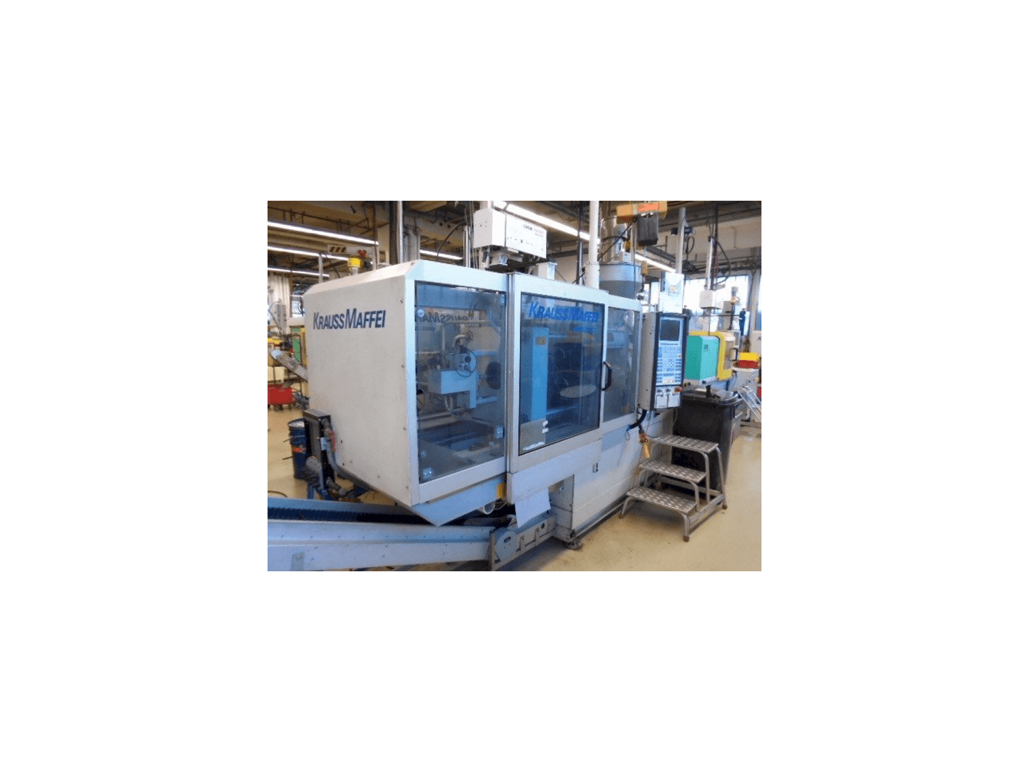 Krauss Maffei KM 65-390-C2-maskinen sedd från vänster sida