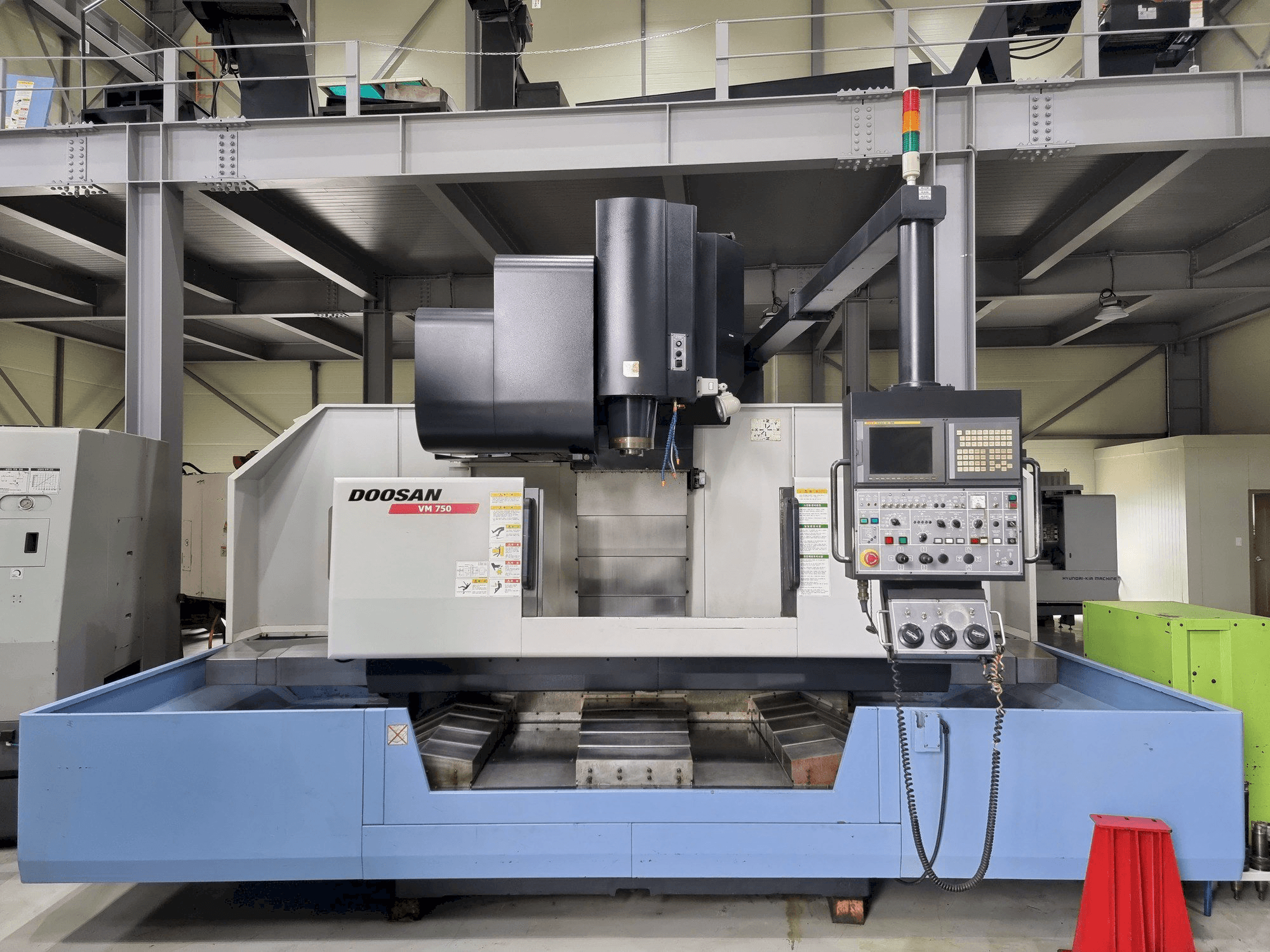 Doosan VM750-maskinen framifrån