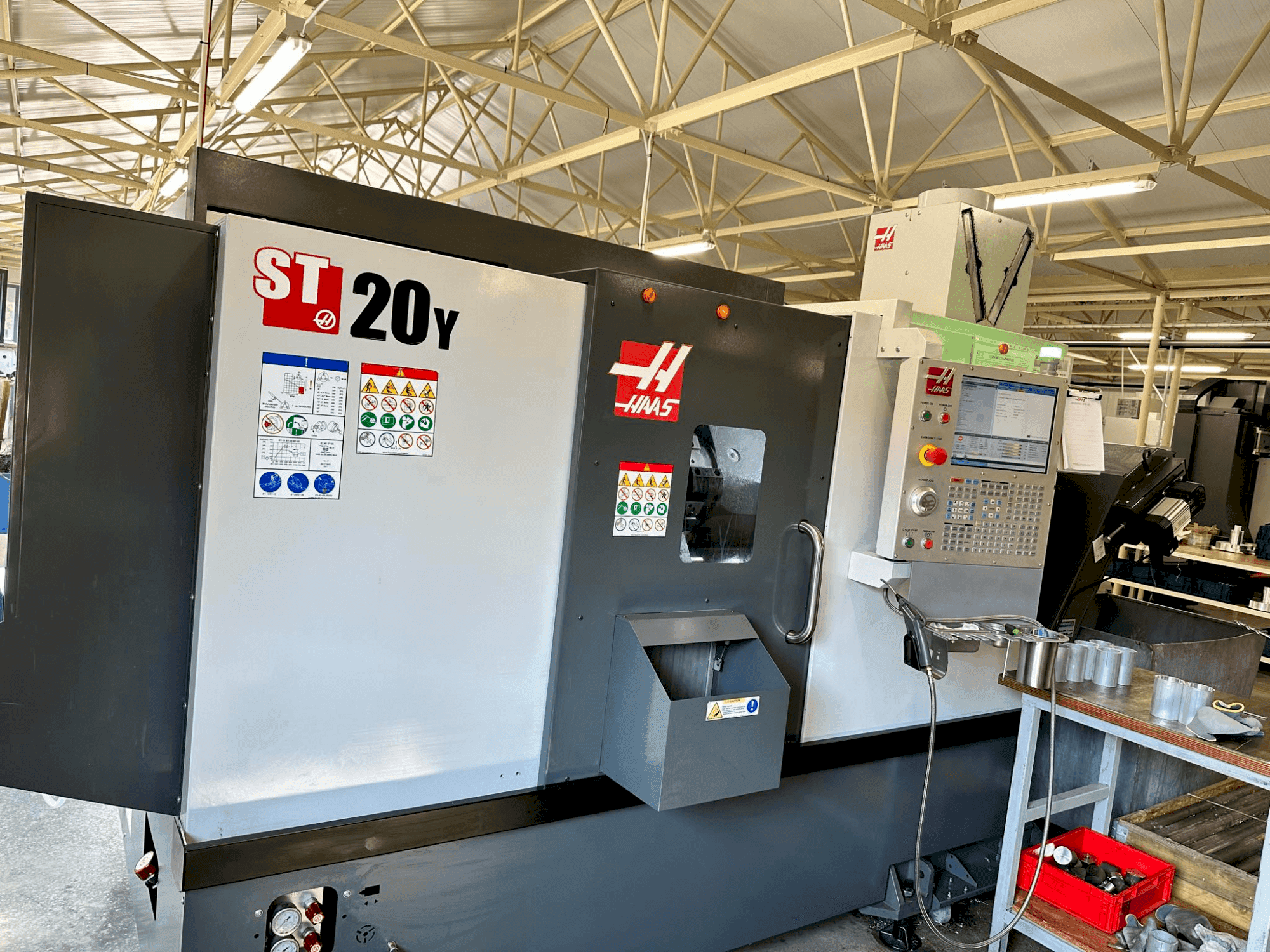 HAAS ST-20Y (2022)-maskinen framifrån