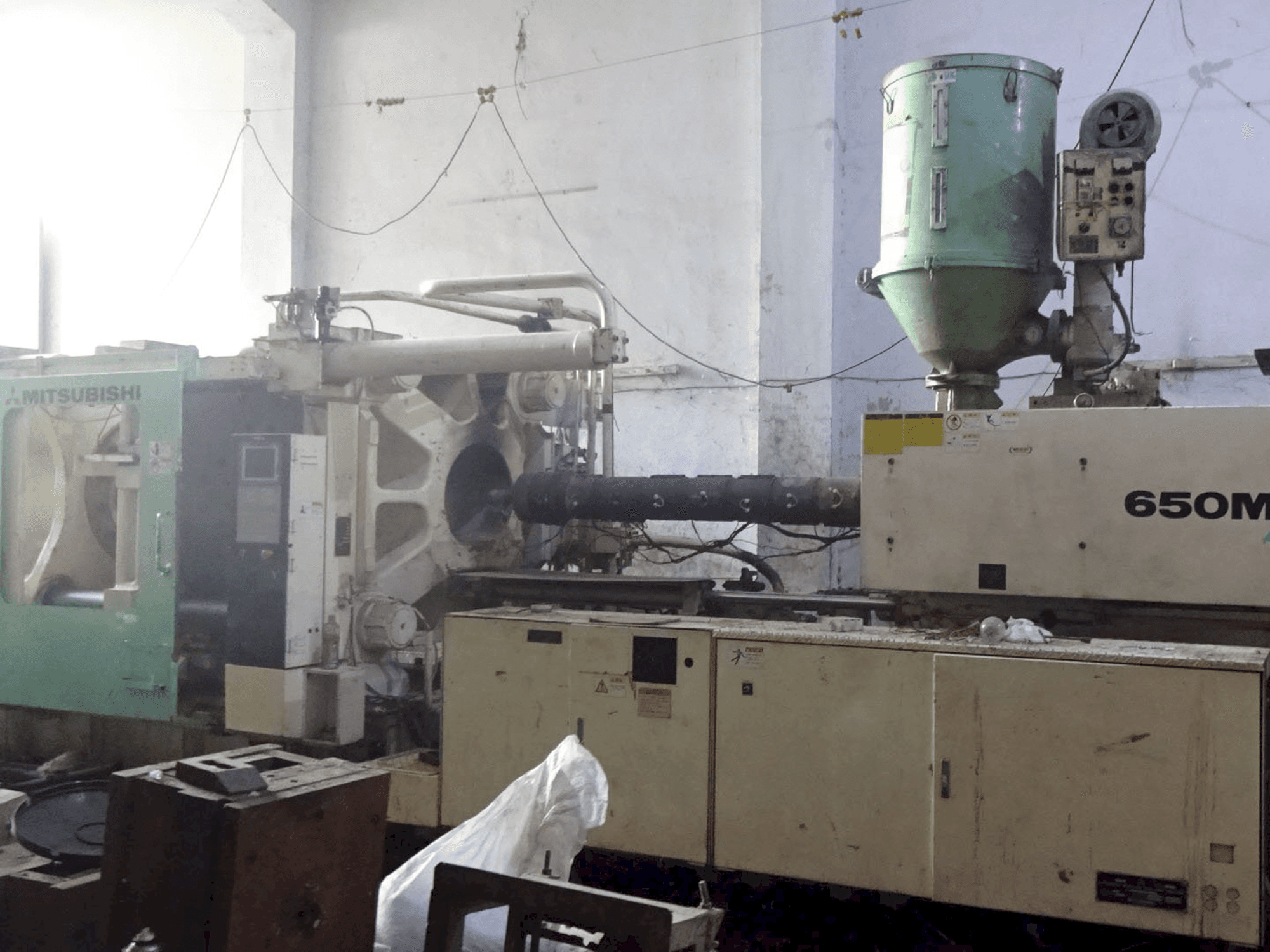 Mitsubishi-maskinen sedd från höger650 MMG