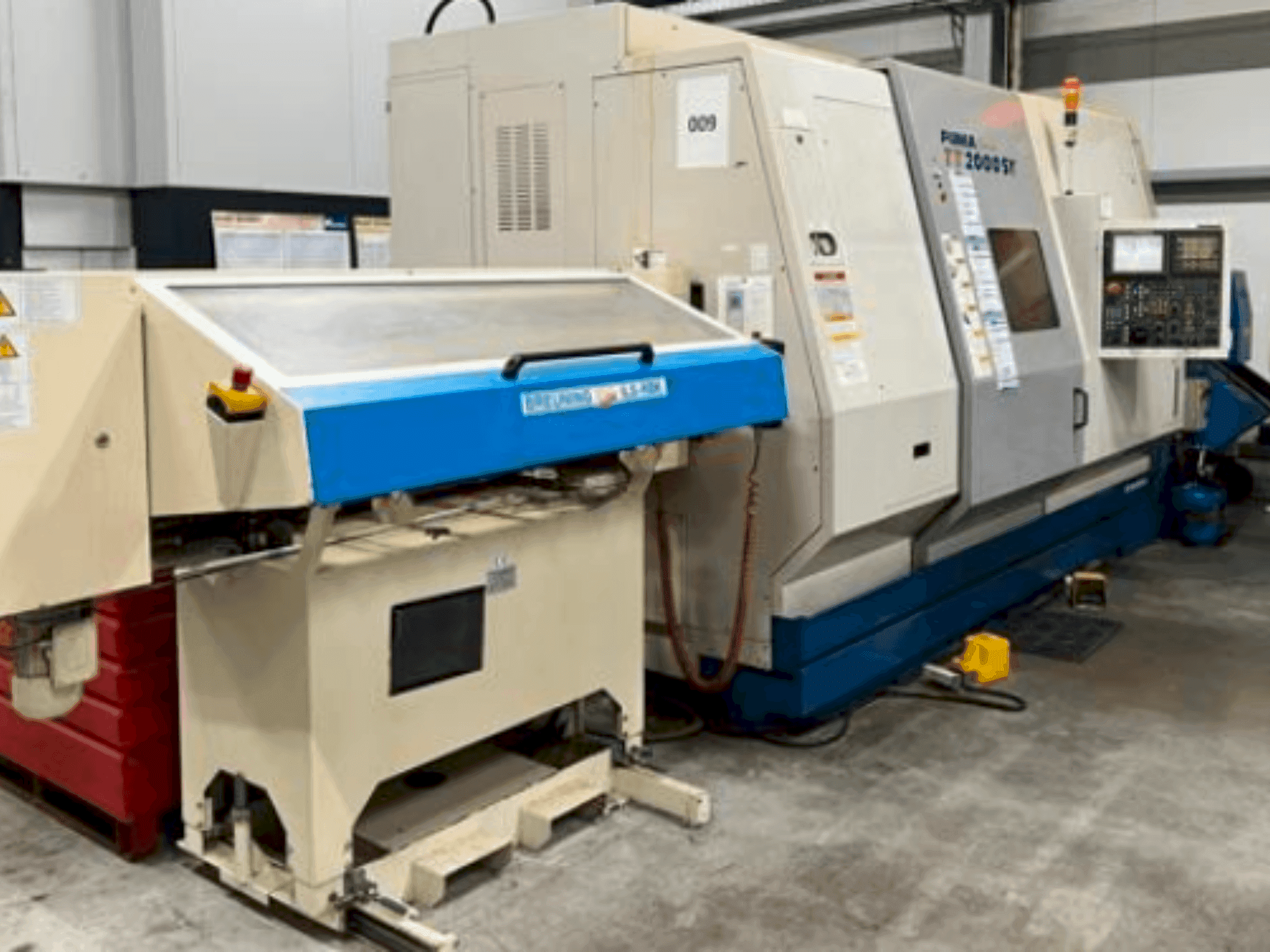 DAEWOO PUMA TT 2000 SY-maskinen framifrån