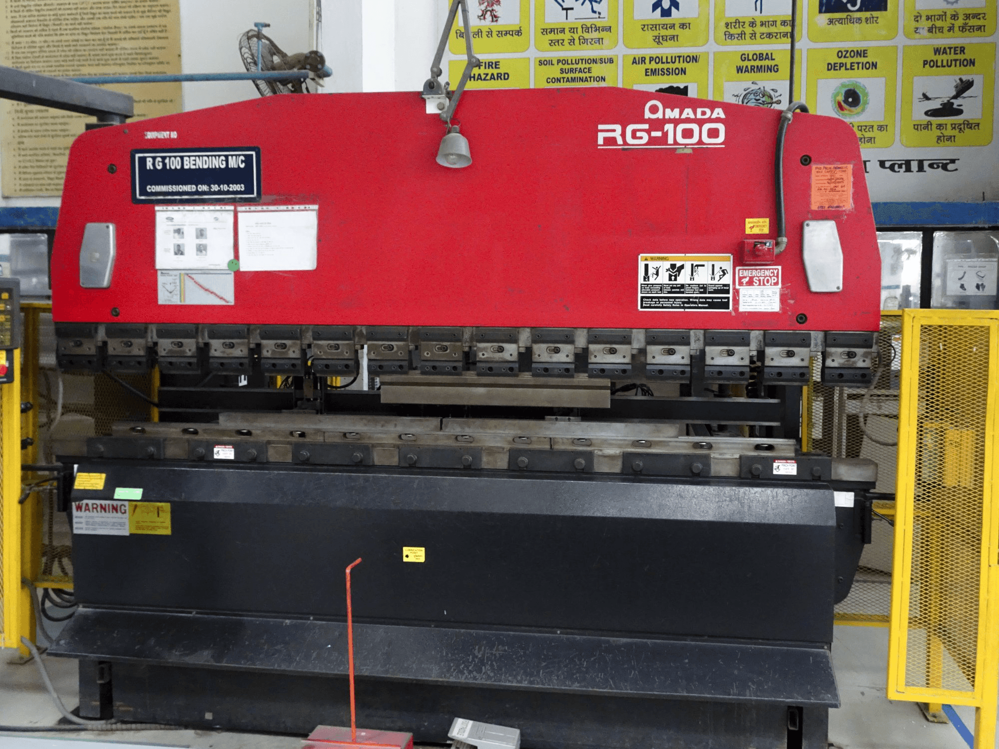 AMADA-maskinen framifrånRG-100