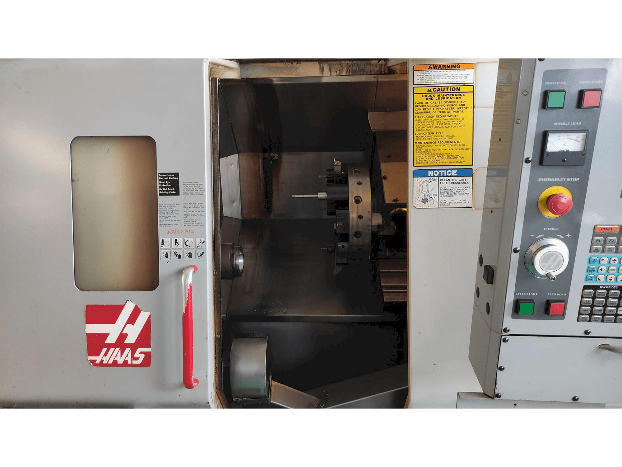HAAS SL-20HE-maskinen framifrån