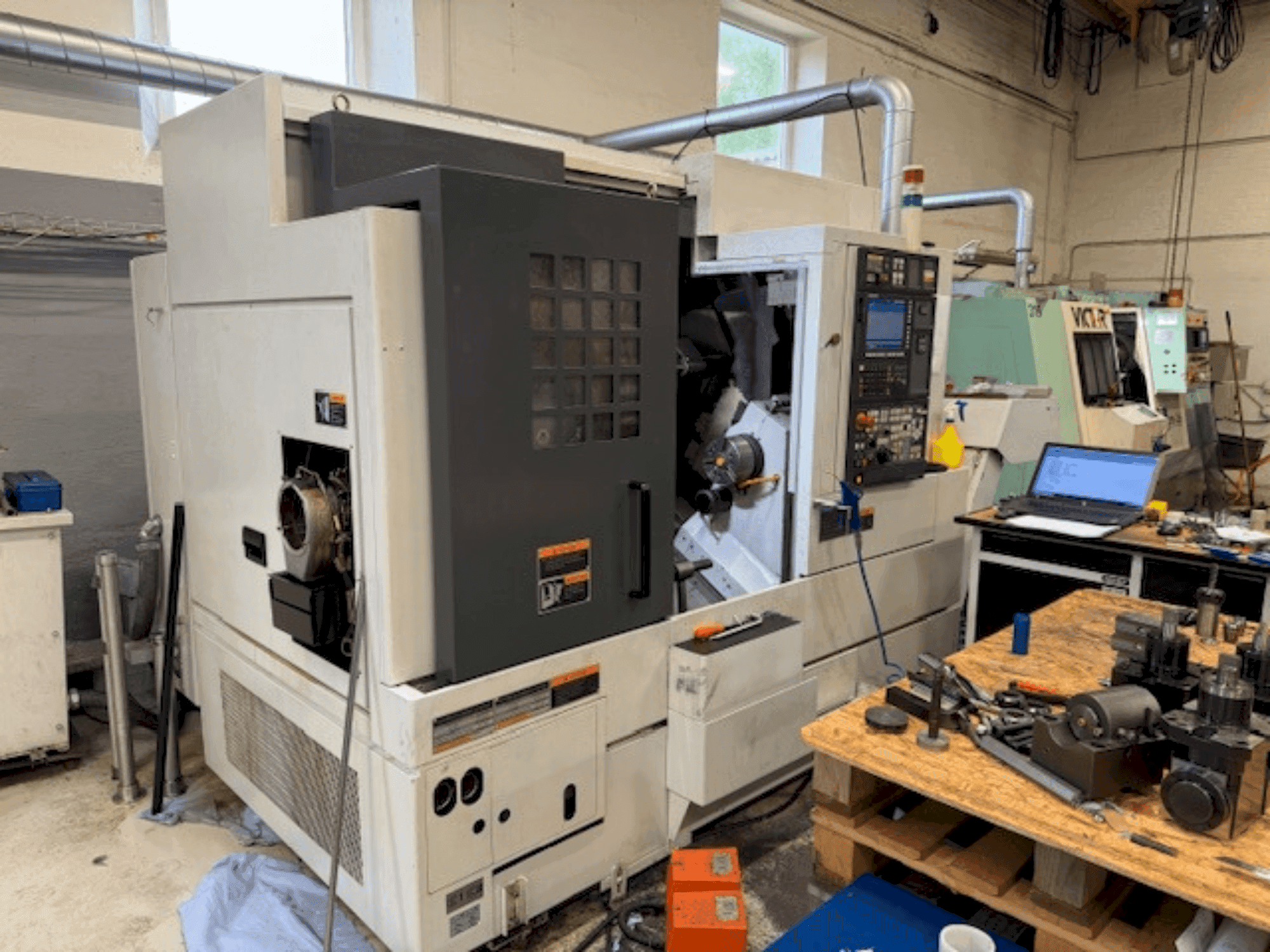 MORI SEIKI NL 2000 SY/500-maskinen framifrån