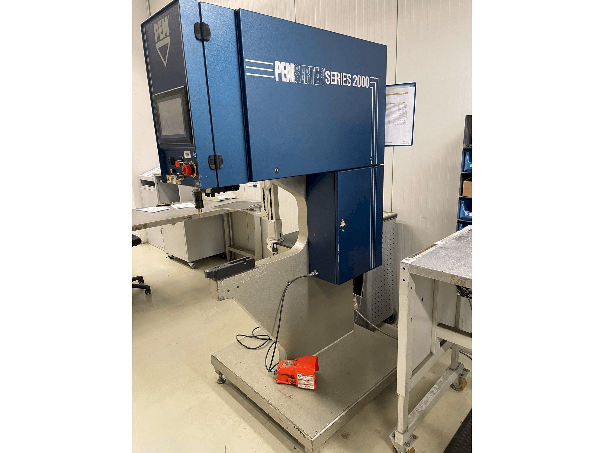 PEM-SERTER Series 2000A-maskinen framifrån