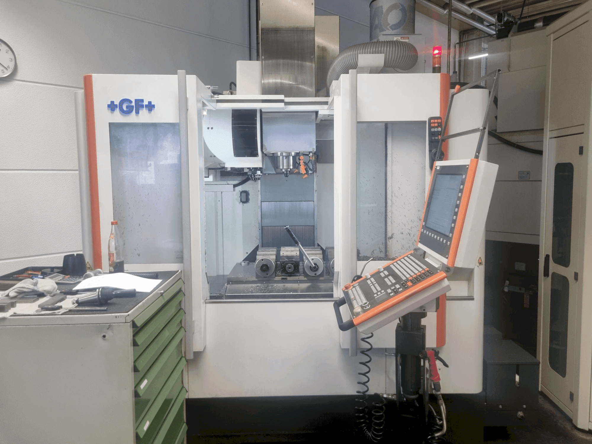 MIKRON VCE 800 Pro-maskinen framifrån