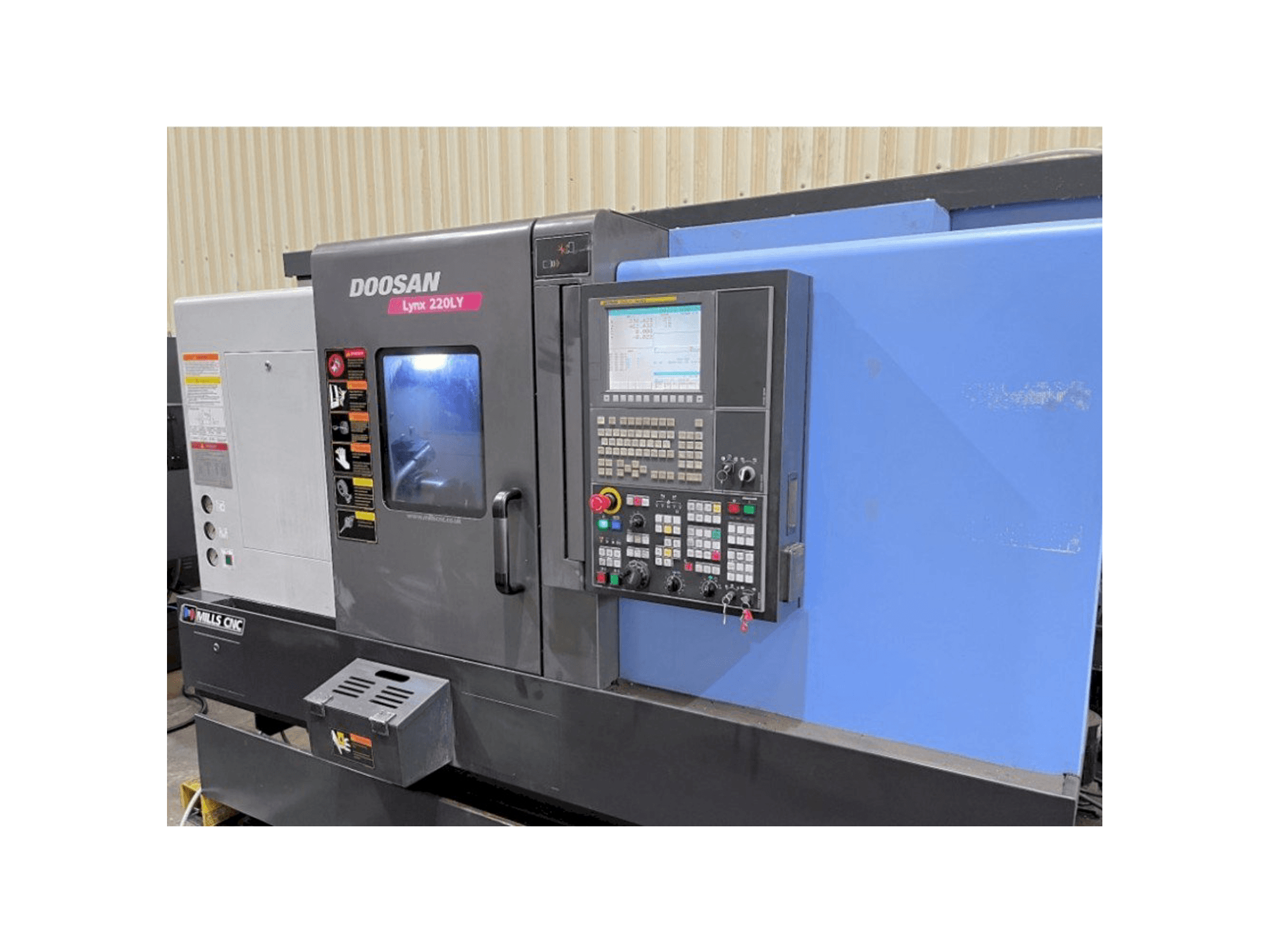 Doosan Lynx 220LYC-maskinen framifrån