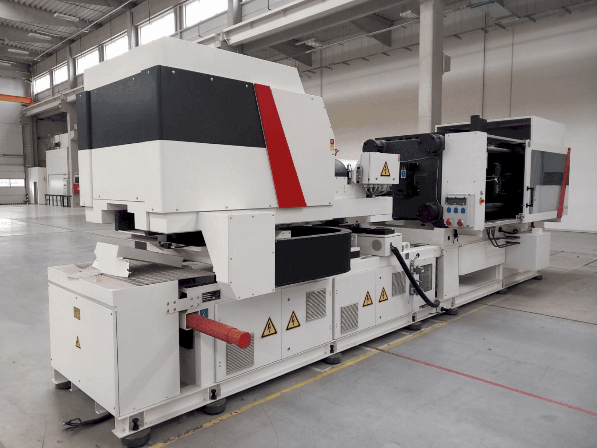 Milacron Elektron Evo 350-maskinen framifrån