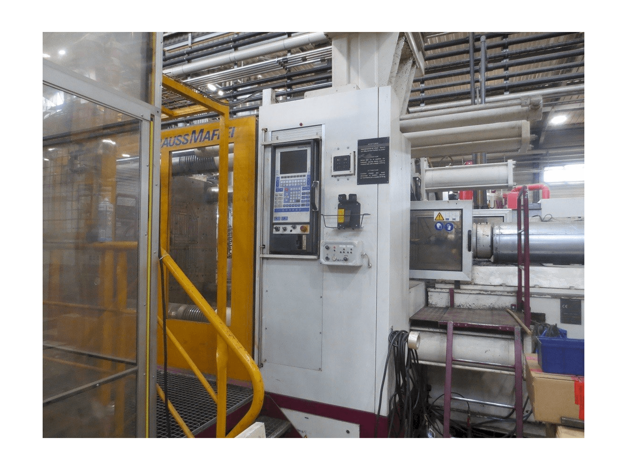 Krauss Maffei 1600-14700 MC-maskinen framifrån