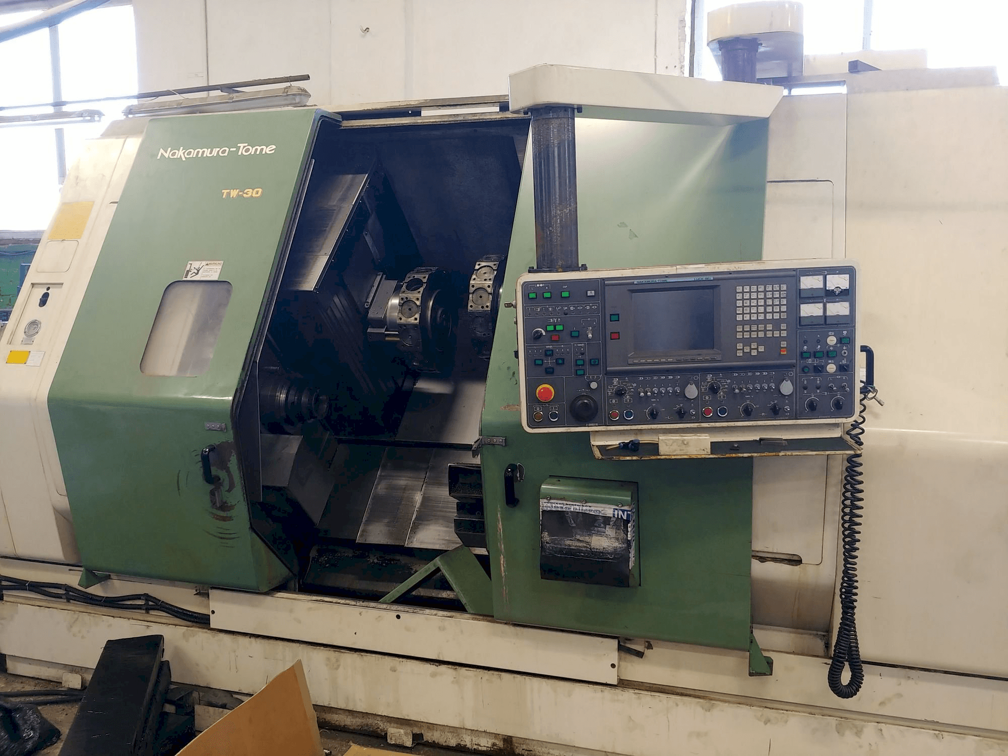NAKAMURA-TOME TW-30-maskinen framifrån