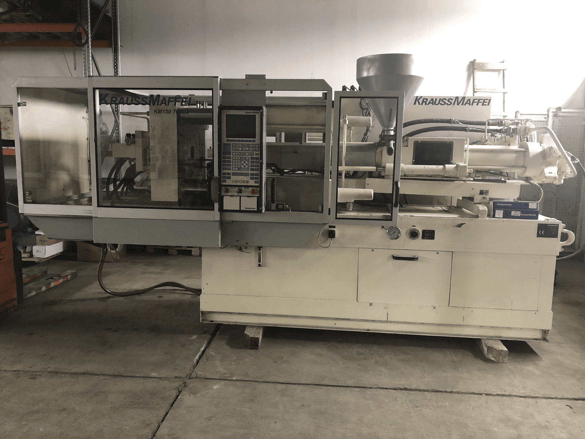 Krauss Maffei 150-700 C2-maskinen framifrån
