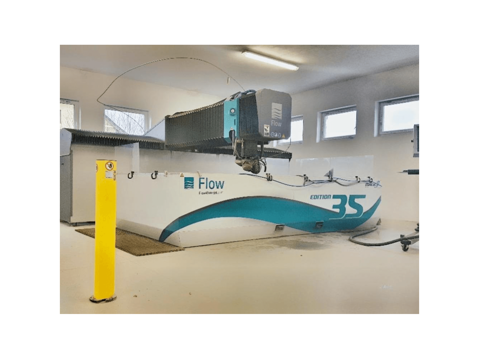 Flow MACH 3-4020b Edition 35-maskinen framifrån