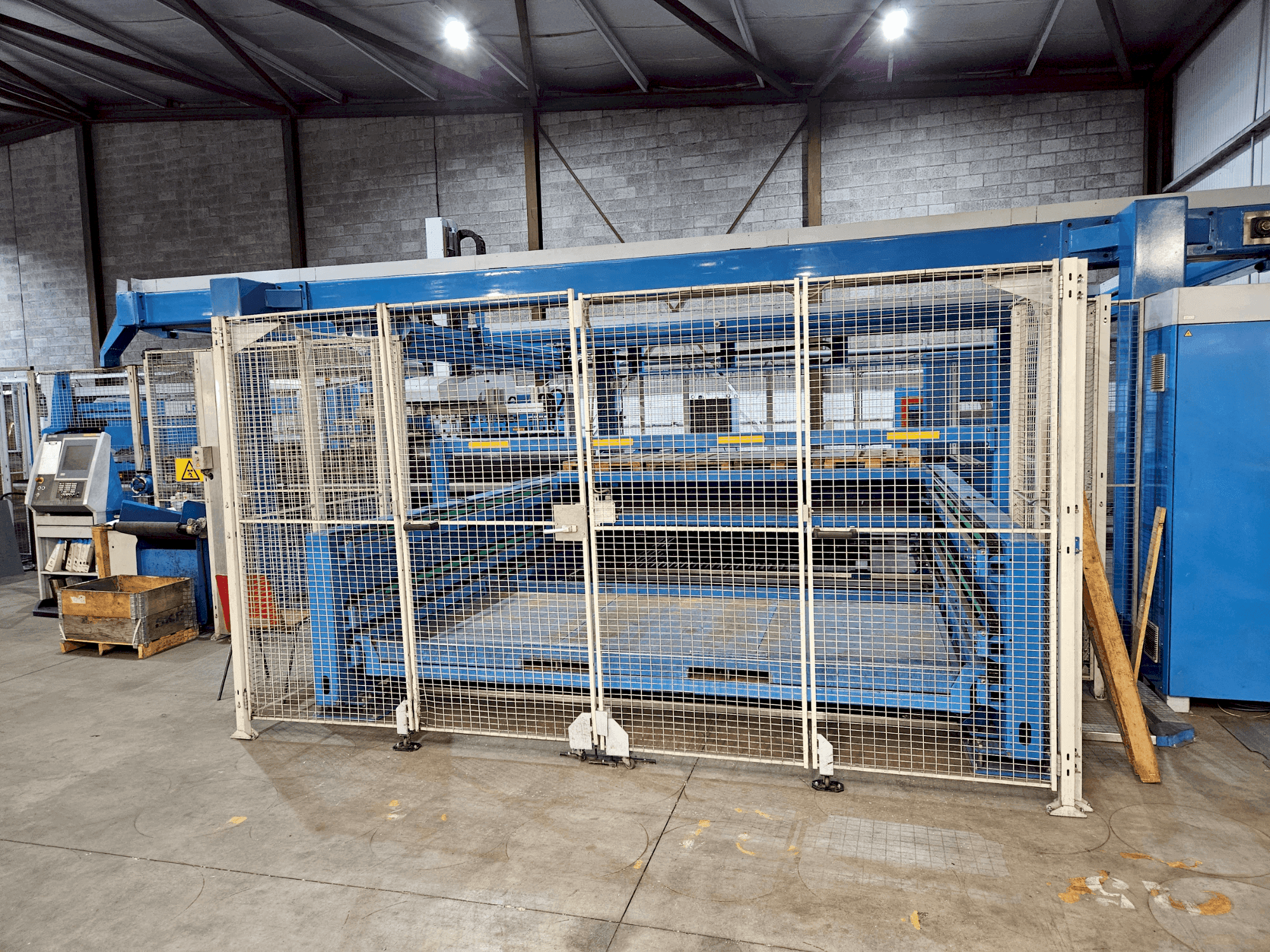 Finn-Power LSR6/LC6-maskinen framifrån