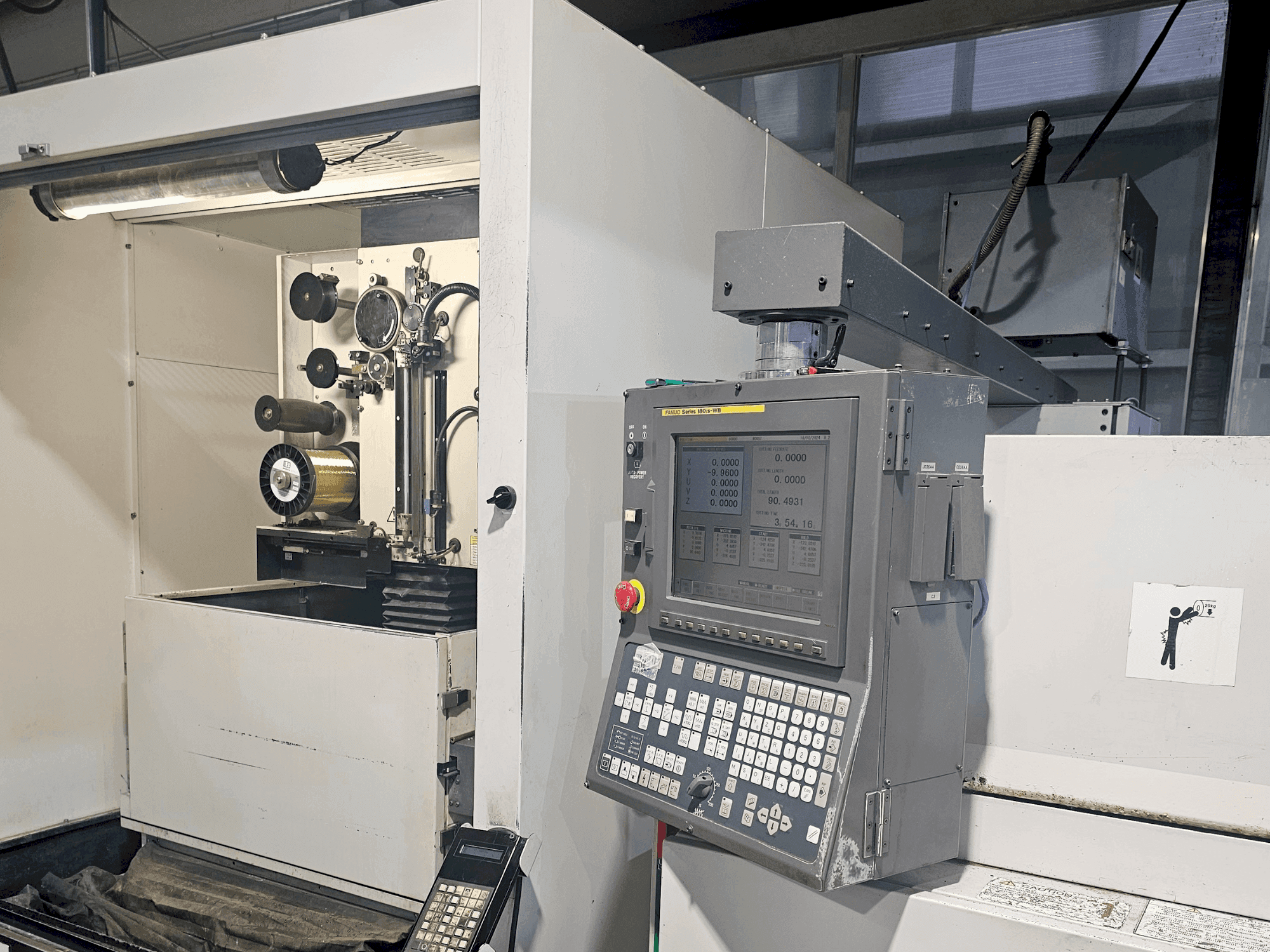 FANUC alpha 1iC-maskinen framifrån