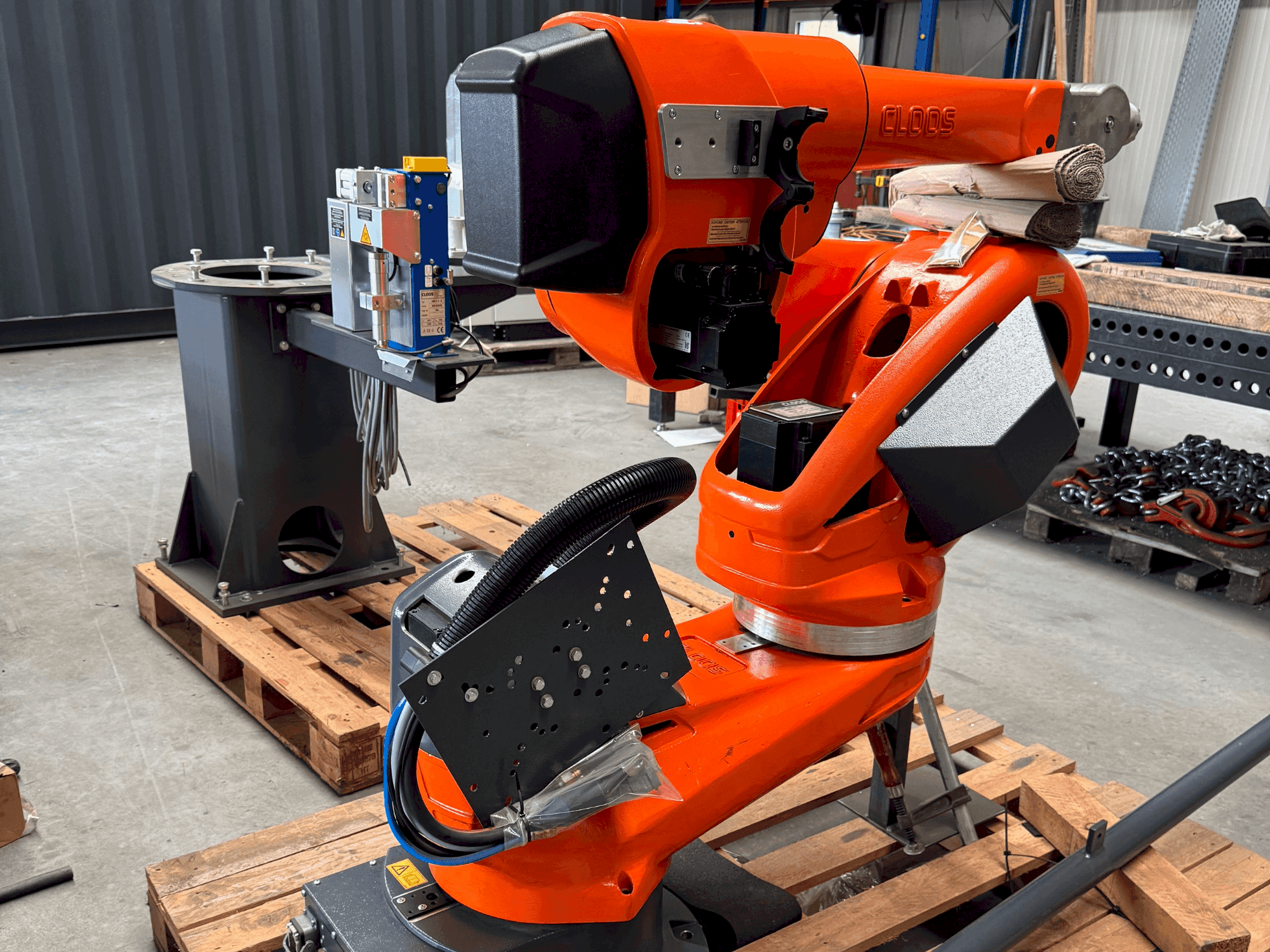 CLOOS QIROX QRC 350-E-maskinen framifrån