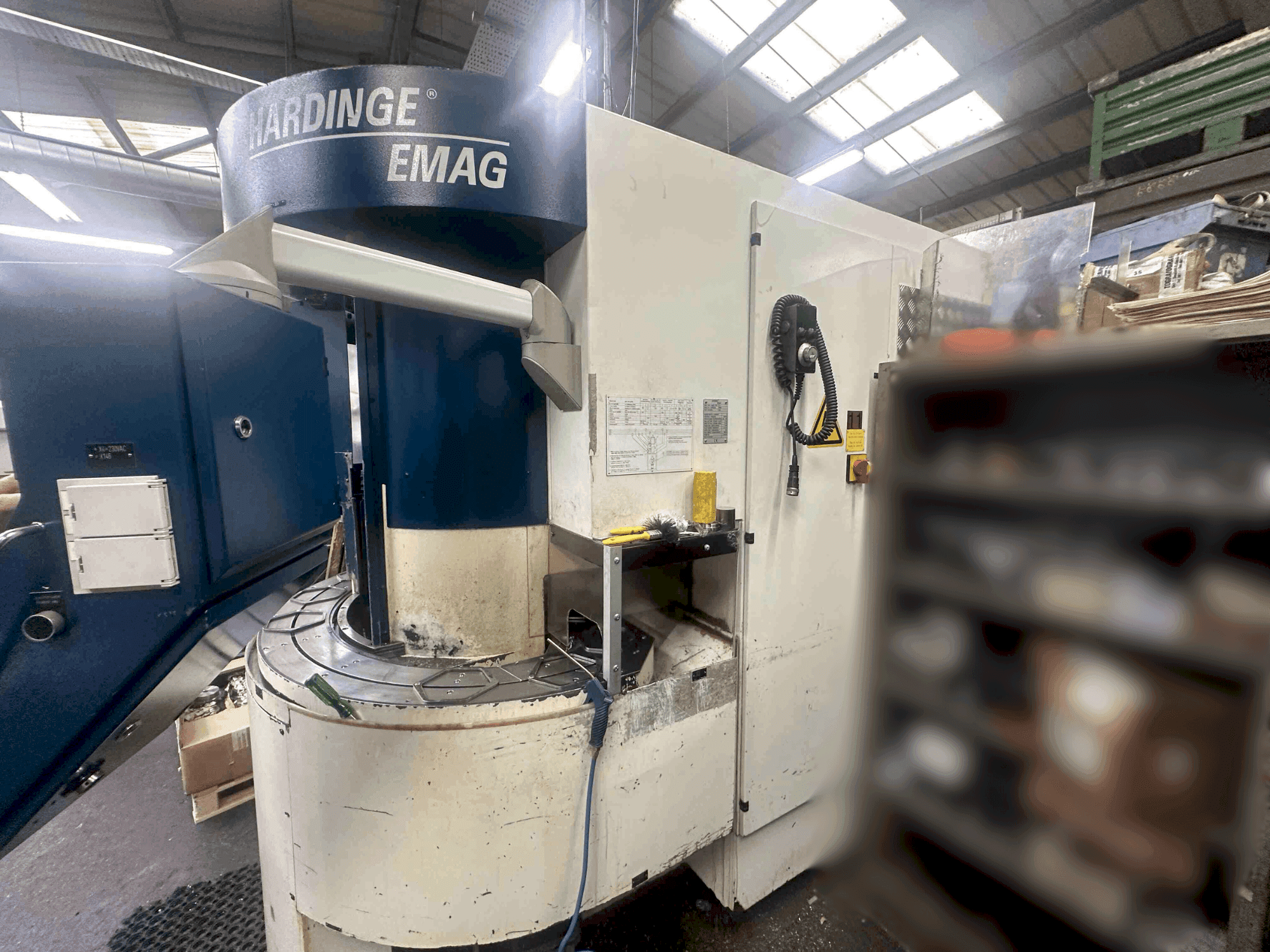 Hardinge Emag VL-3-maskinen framifrån