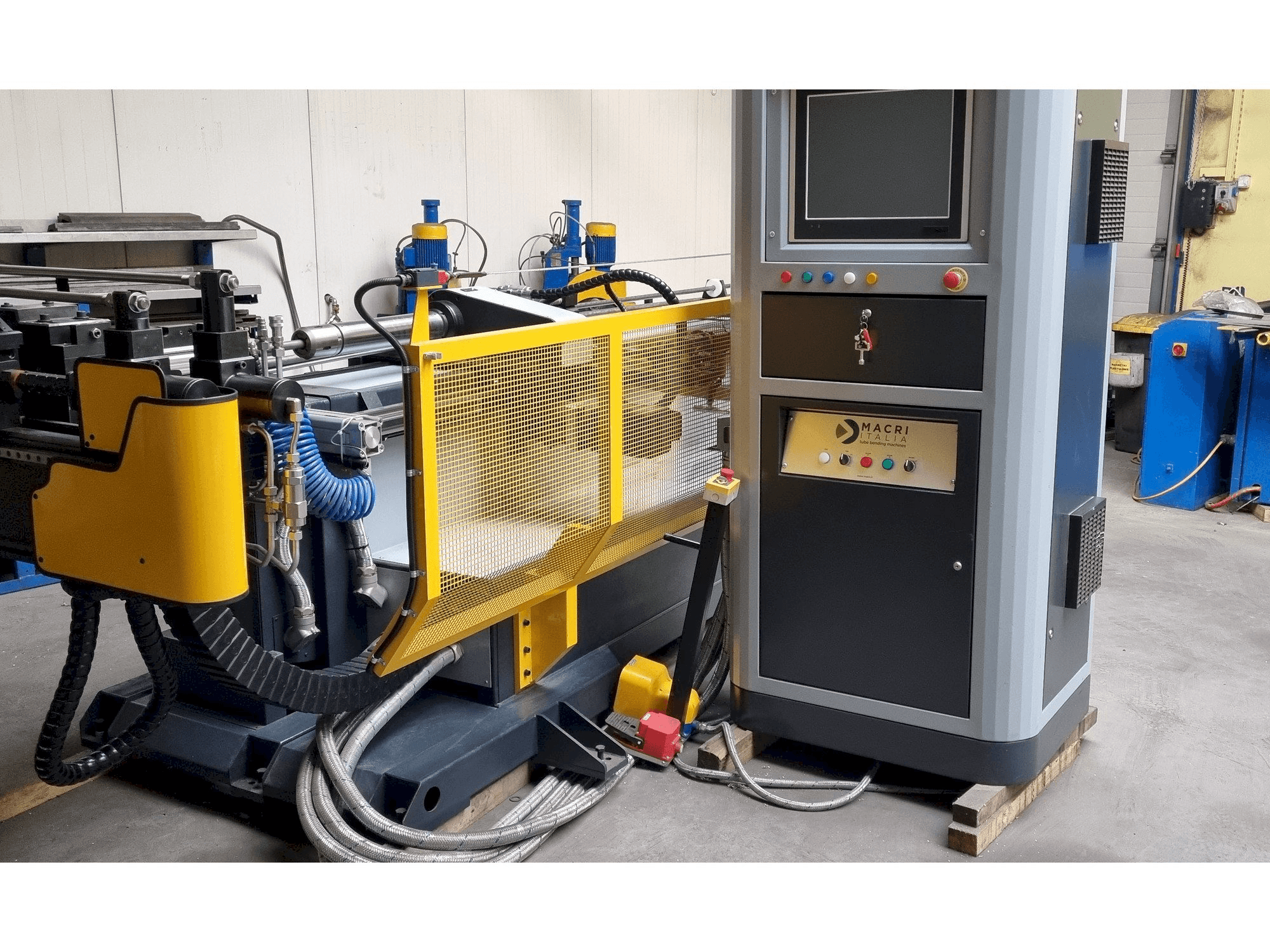 MACRI ITALIA PROVAR 6-45 U-D-maskinen framifrån