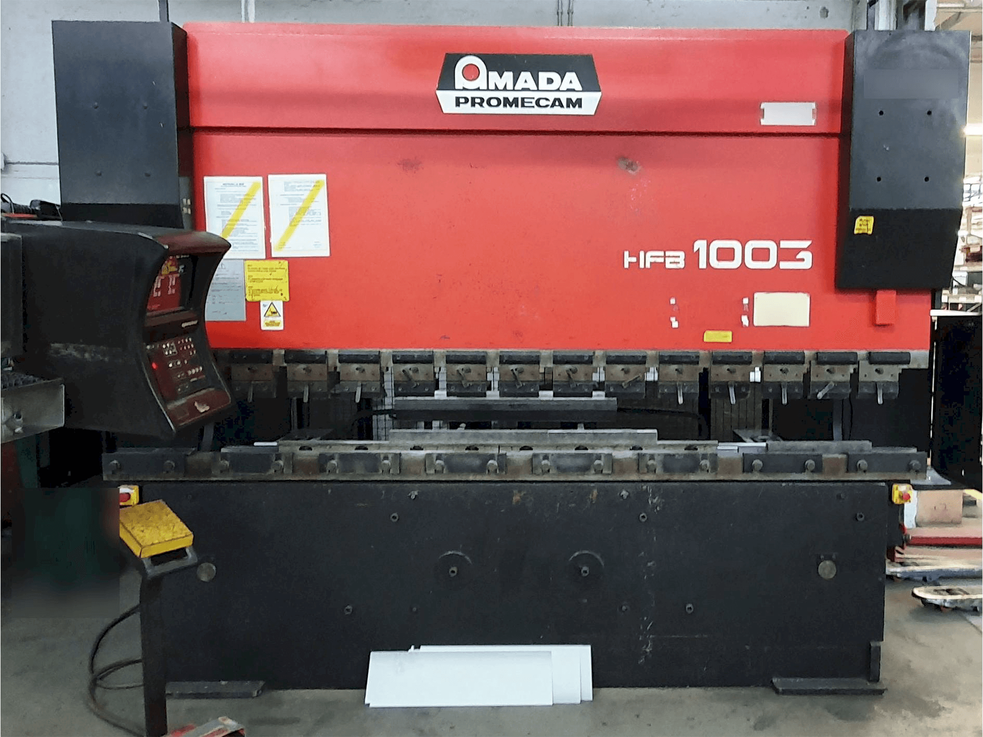 AMADA HFB 100.3-maskinen framifrån