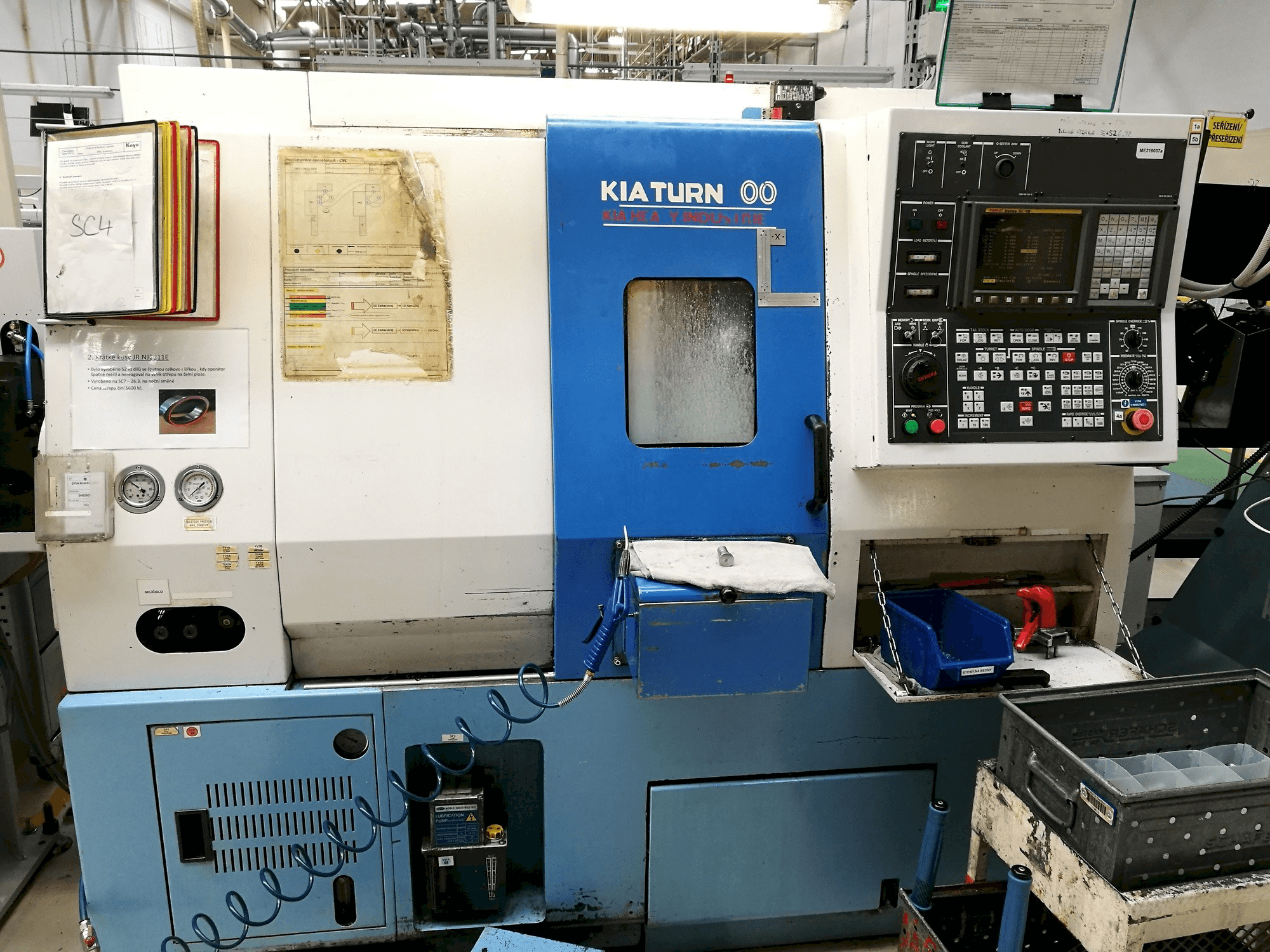 Kia Super Kia Turn 200-maskinen framifrån