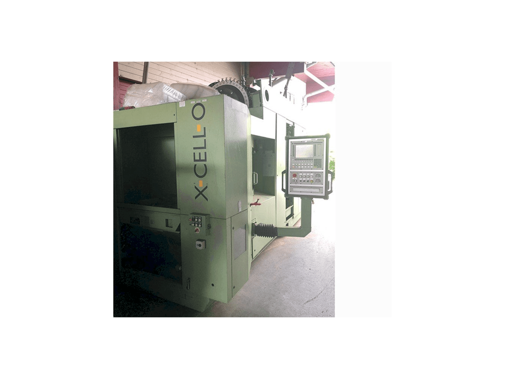 Ex-cell-o XHC 241 M/3-maskinen framifrån