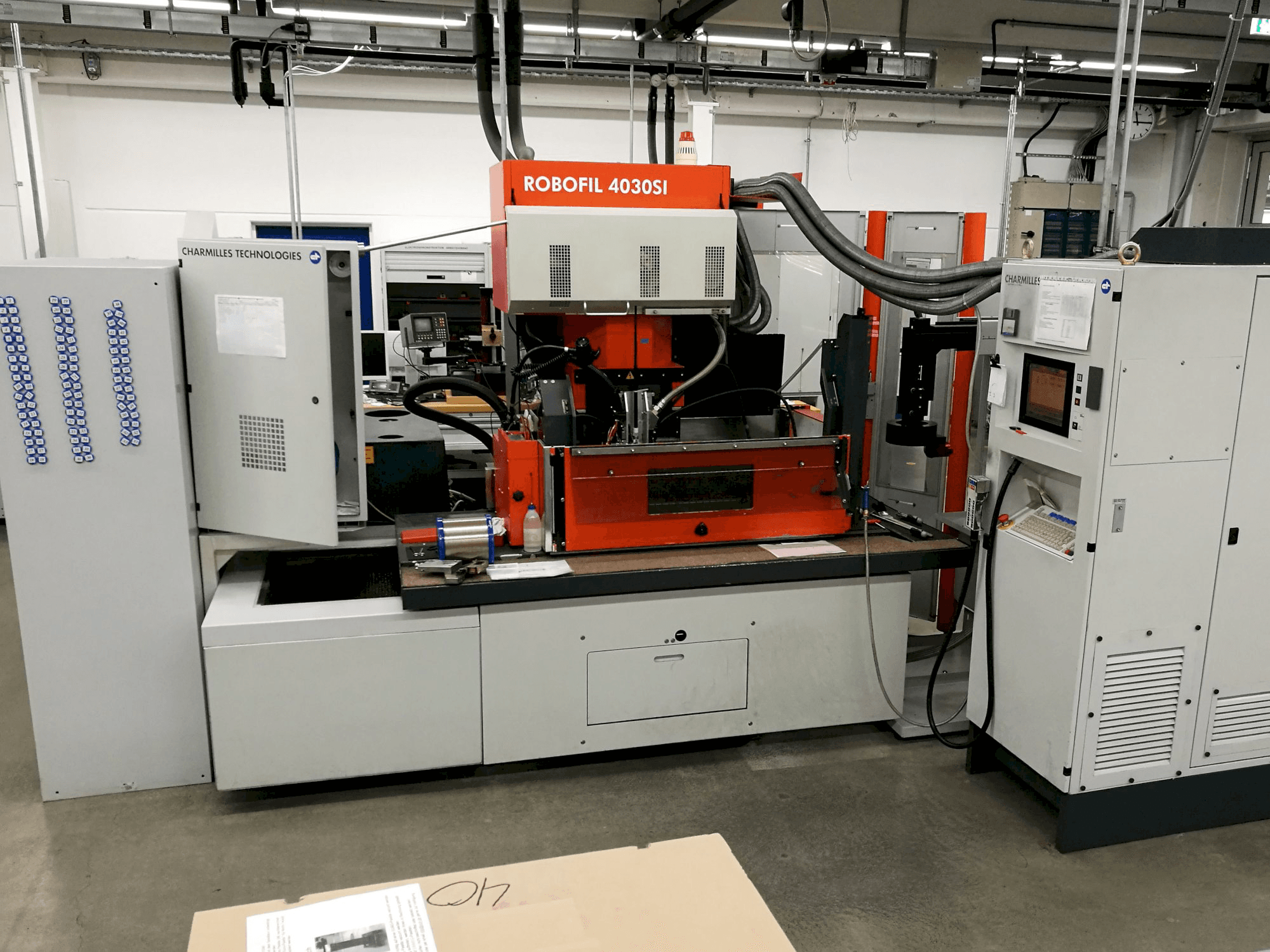 CHARMILLES-maskinen framifrånROBOFIL 4030SI