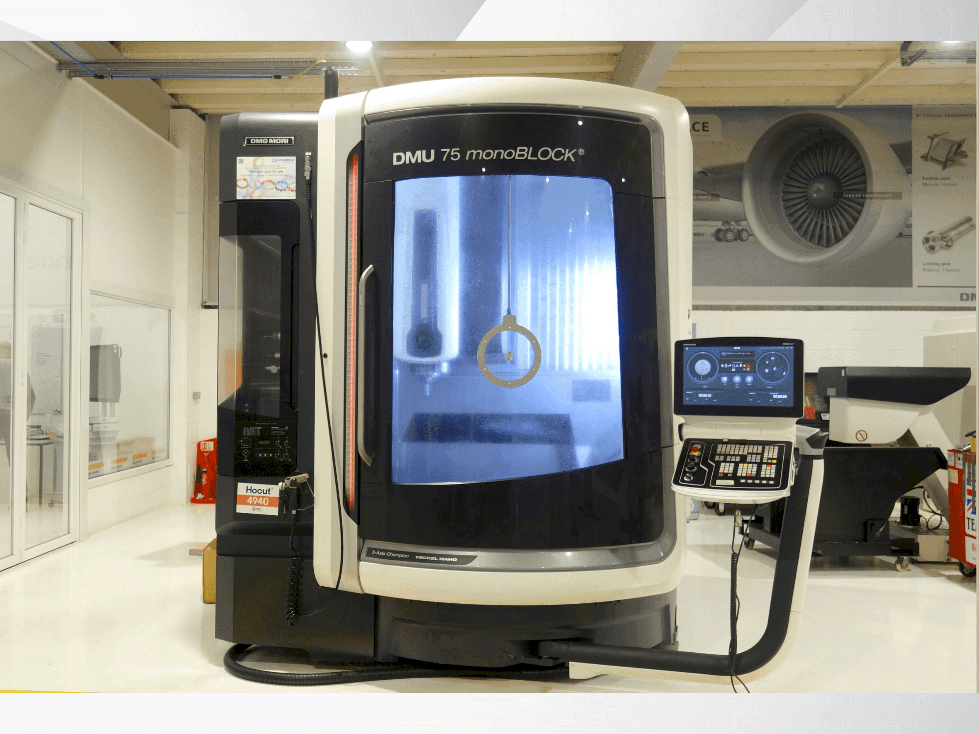DMG MORI DMU 75 Monoblock-maskinen framifrån