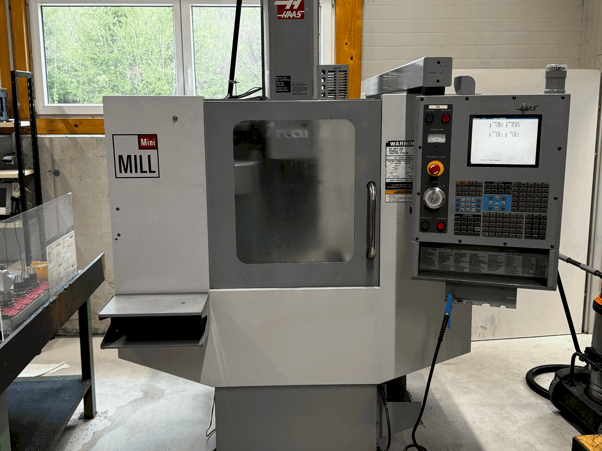 HAAS Mini-Mill HE-maskinen framifrån