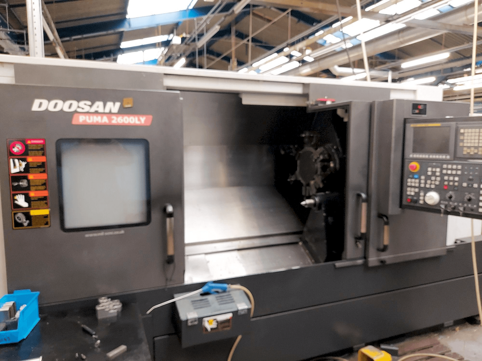 Doosan Puma 2600LY-maskinen framifrån