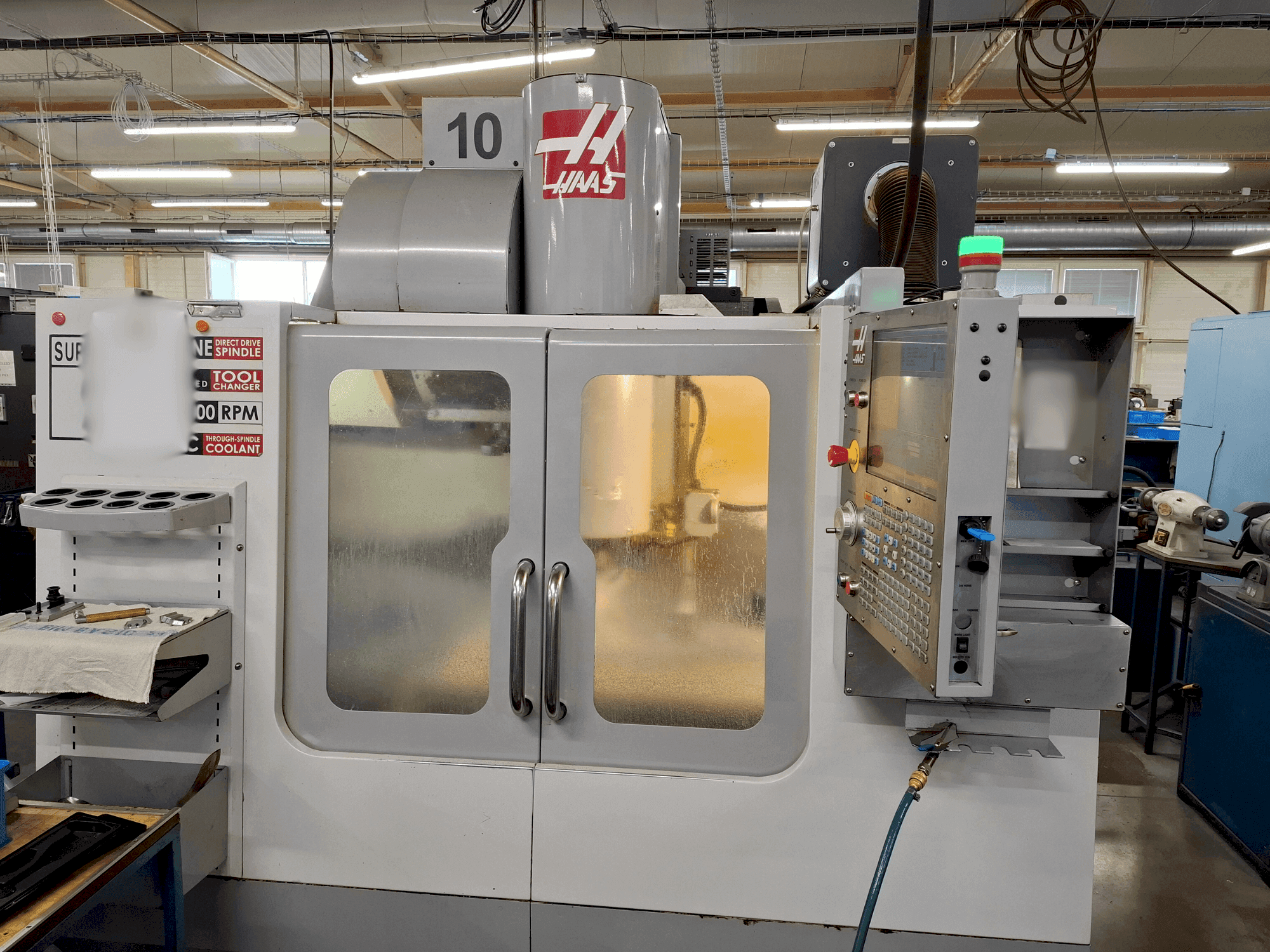 HAAS VF-2SSHE-maskinen framifrån