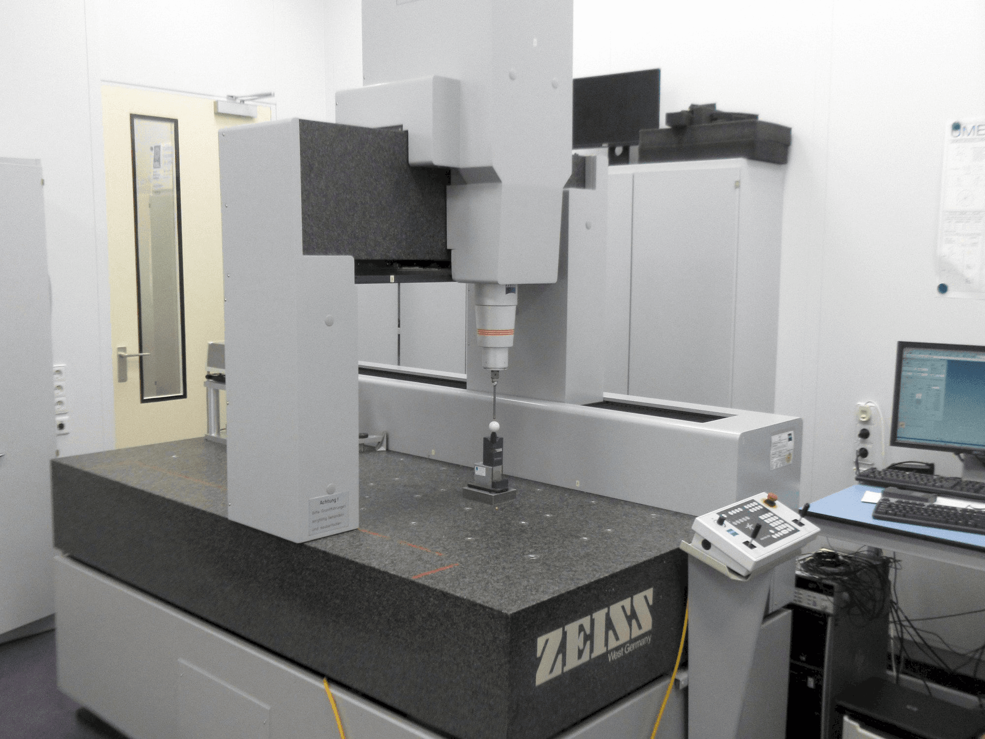 ZEISS UC 850-maskinen framifrån