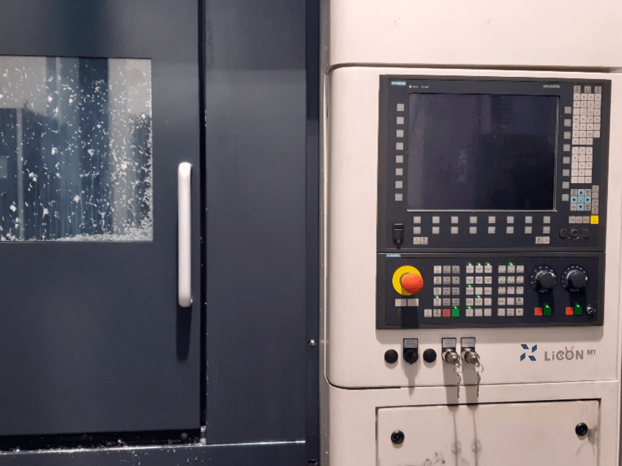 LICON LiFLEX II 766 i3 DT B22 – kontrollpanel för horisontell svarv, framifrån med skärm och reglage.