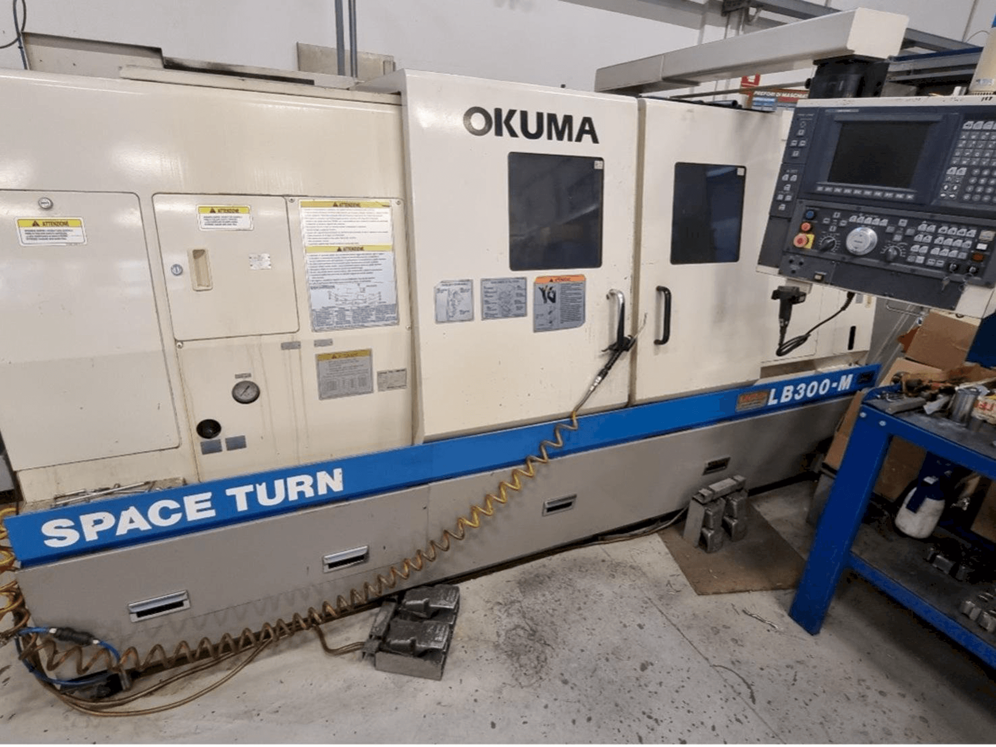 Okuma LB 300M-maskinen framifrån