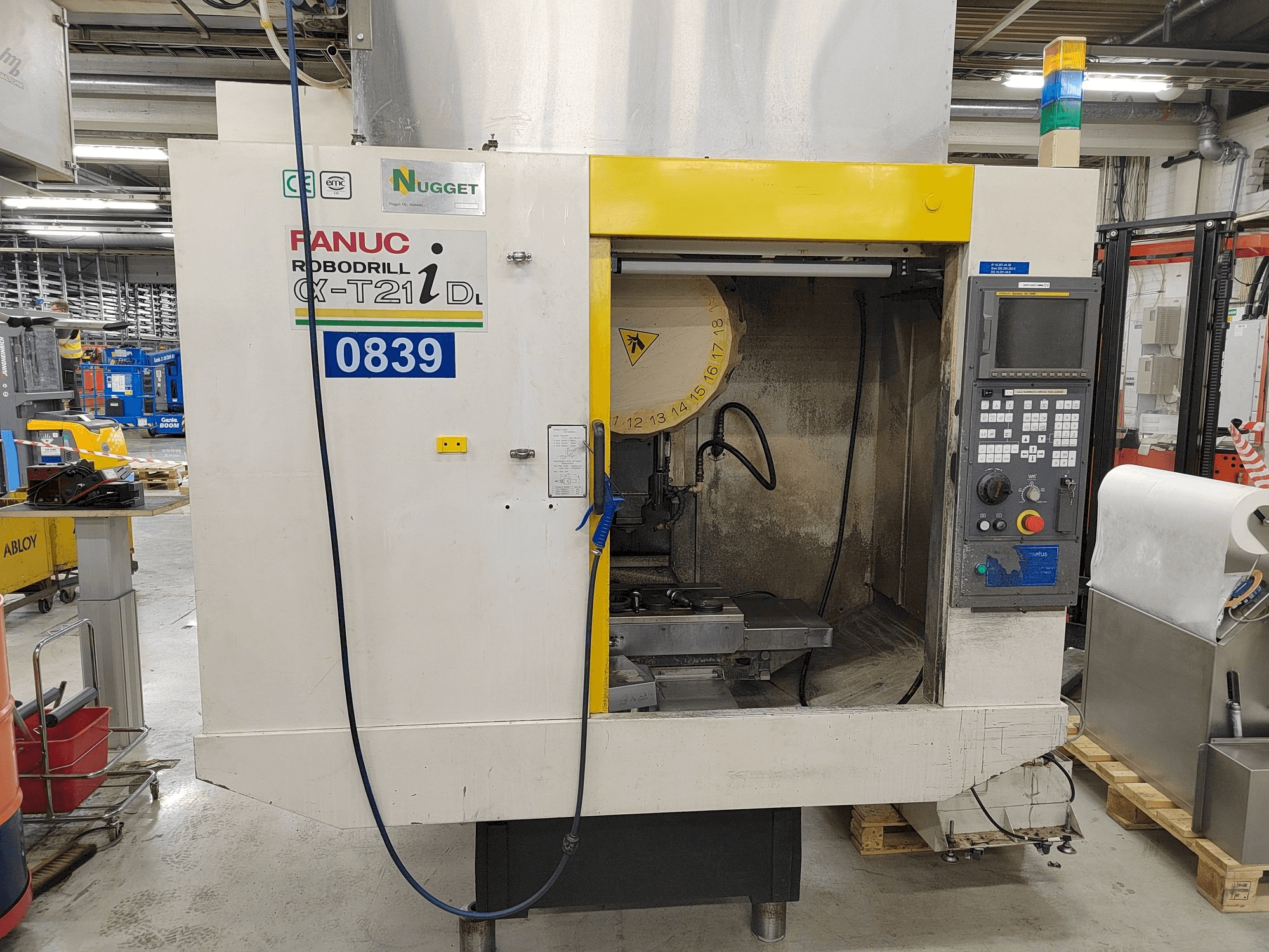 FANUC Robodrill Alpha-T21iDL-maskinen framifrån
