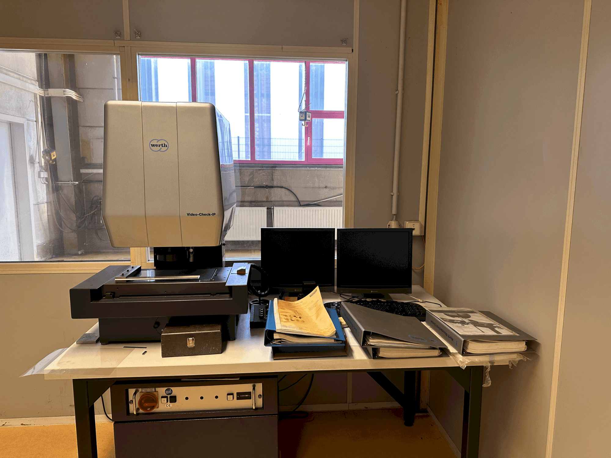 Werth Video-Check IP 250x125 3D CNC-maskinen framifrån