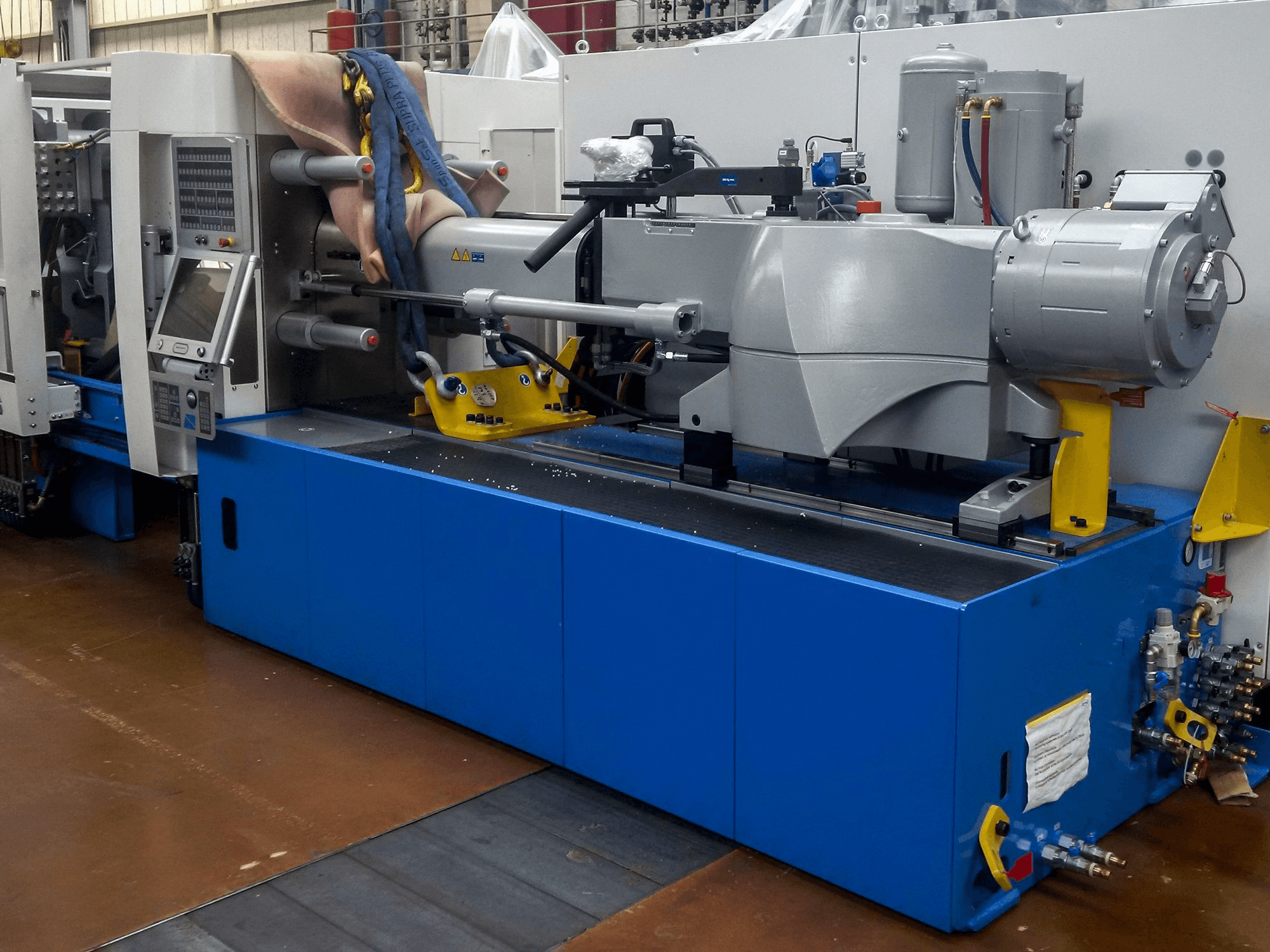 Netstal-maskinen sedd från vänsterELION 1200-510