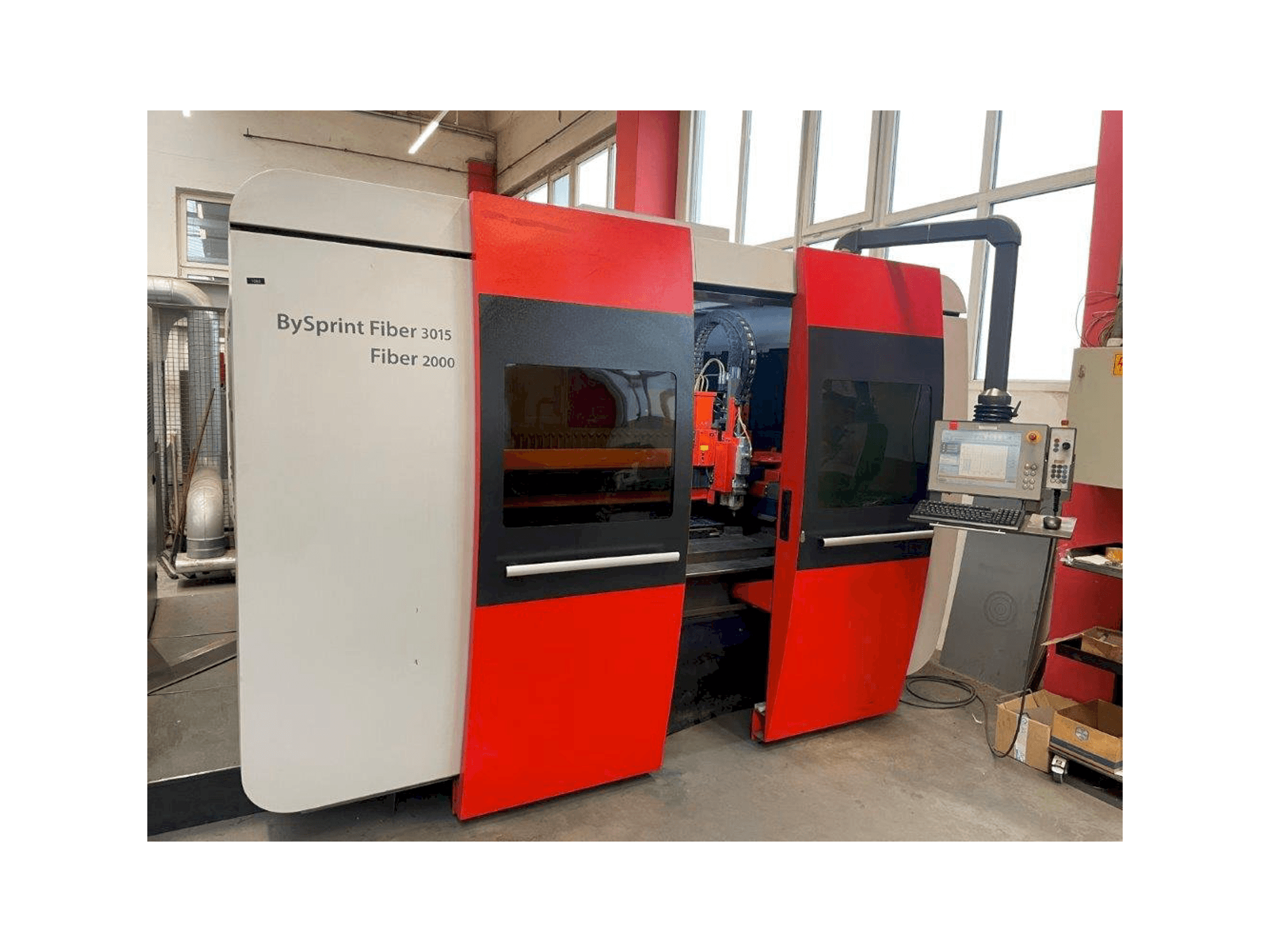 Bystronic BySprint Fiber 3015-maskinen sedd från vänster sida