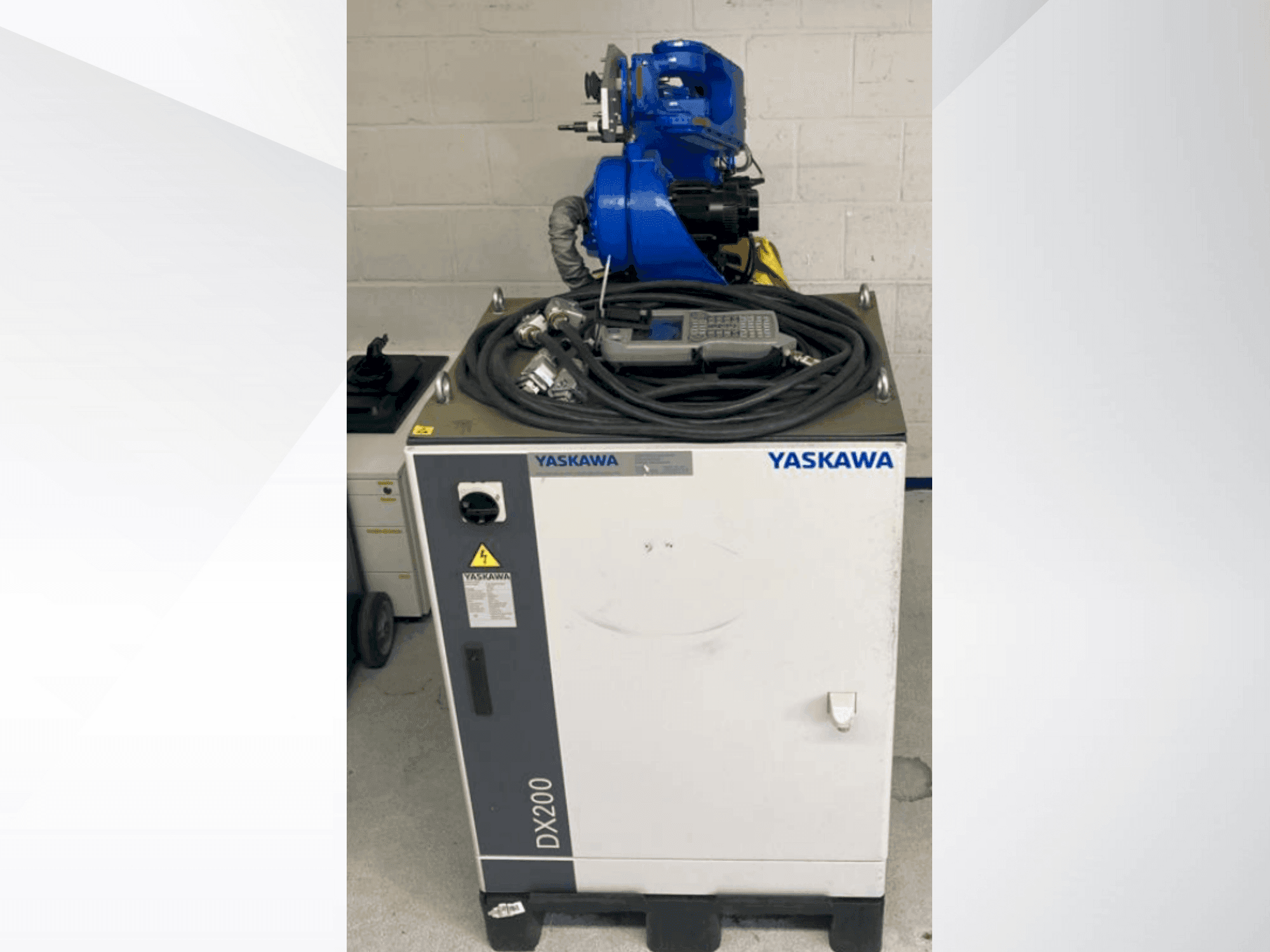 Yaskawa Motoman YR-MH00024-A00-maskinen framifrån
