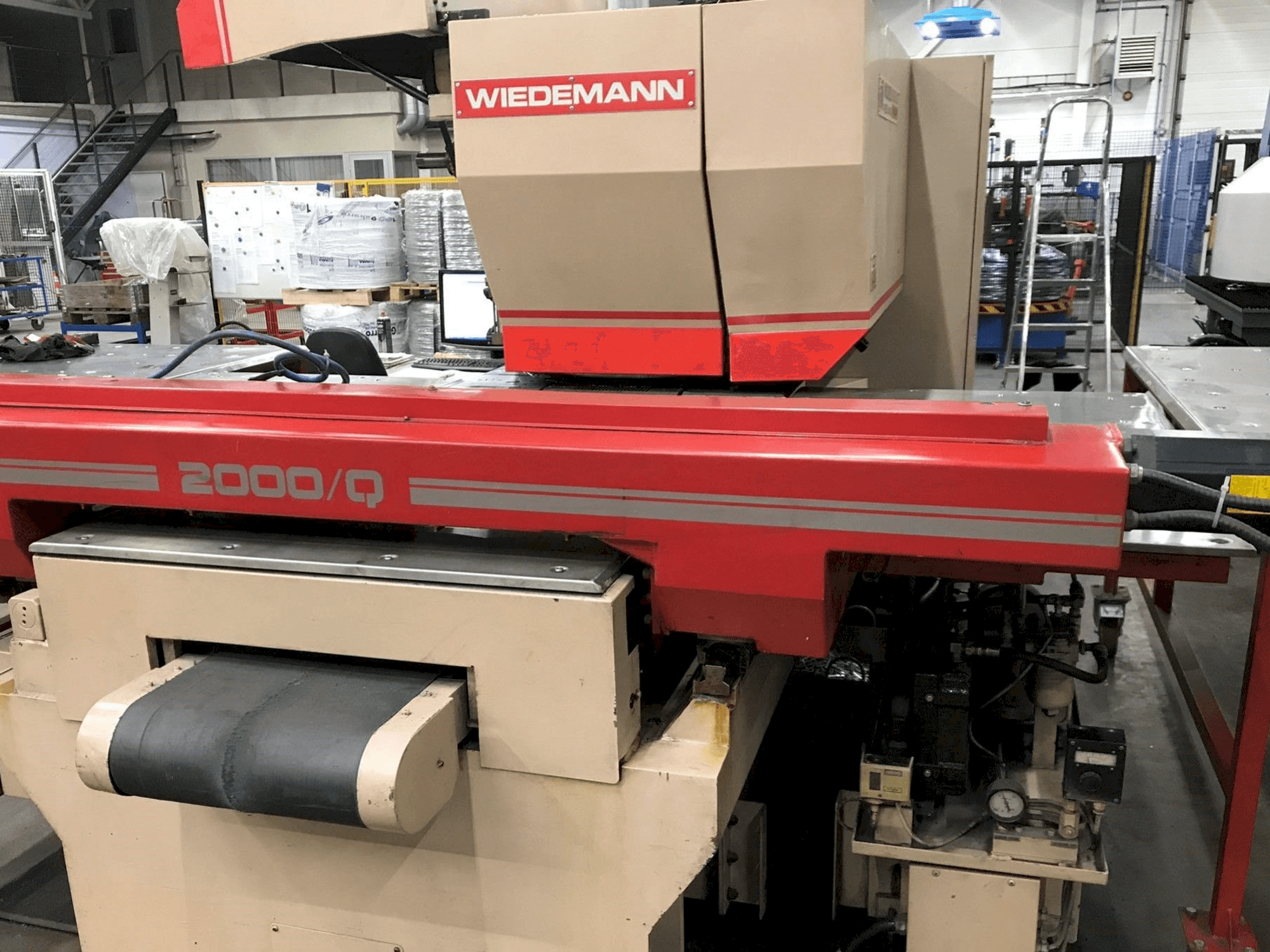 MURATA Wiedemann 2000/Q-maskinen framifrån