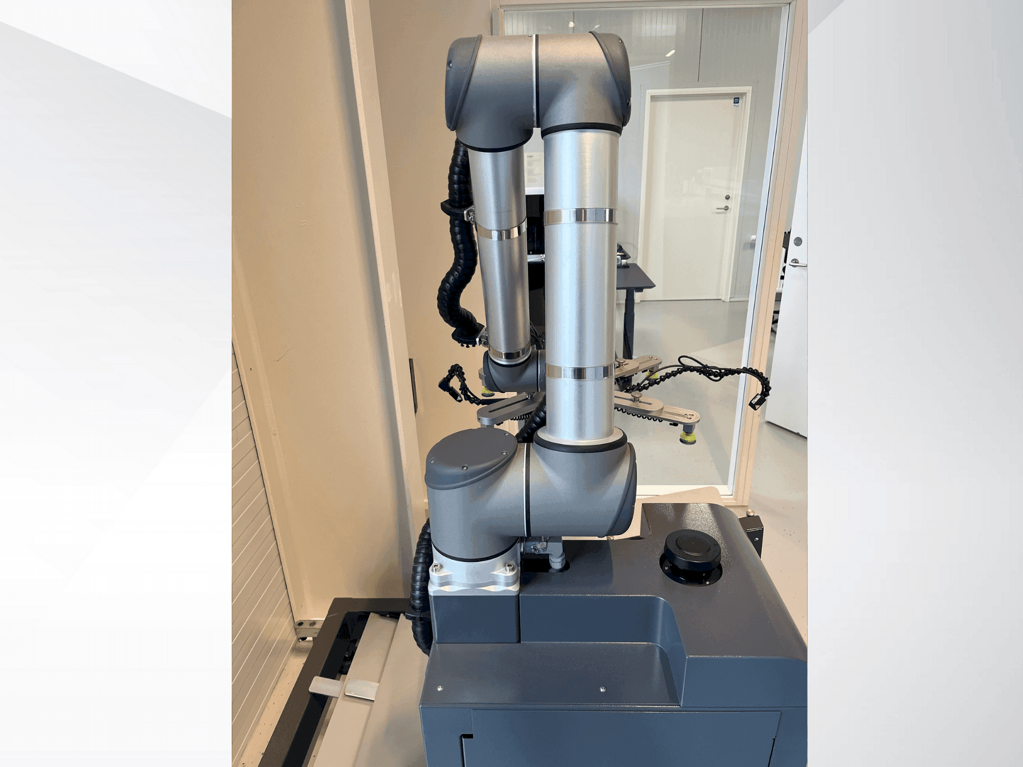 Universal Robots UR10-maskinen framifrån